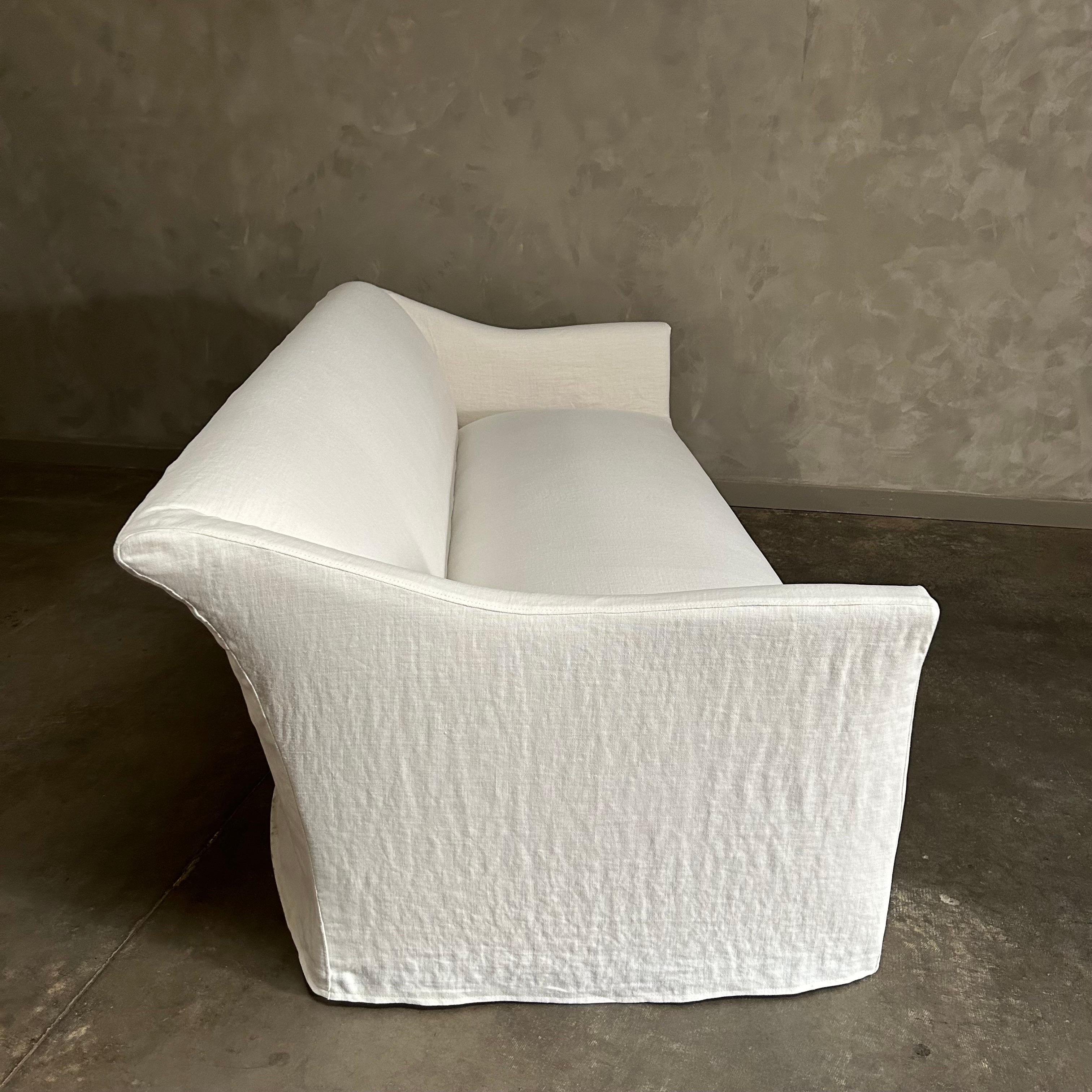 Maßgefertigtes Sofa mit Slip-Deckel aus belgischem Leinen  im Angebot 5