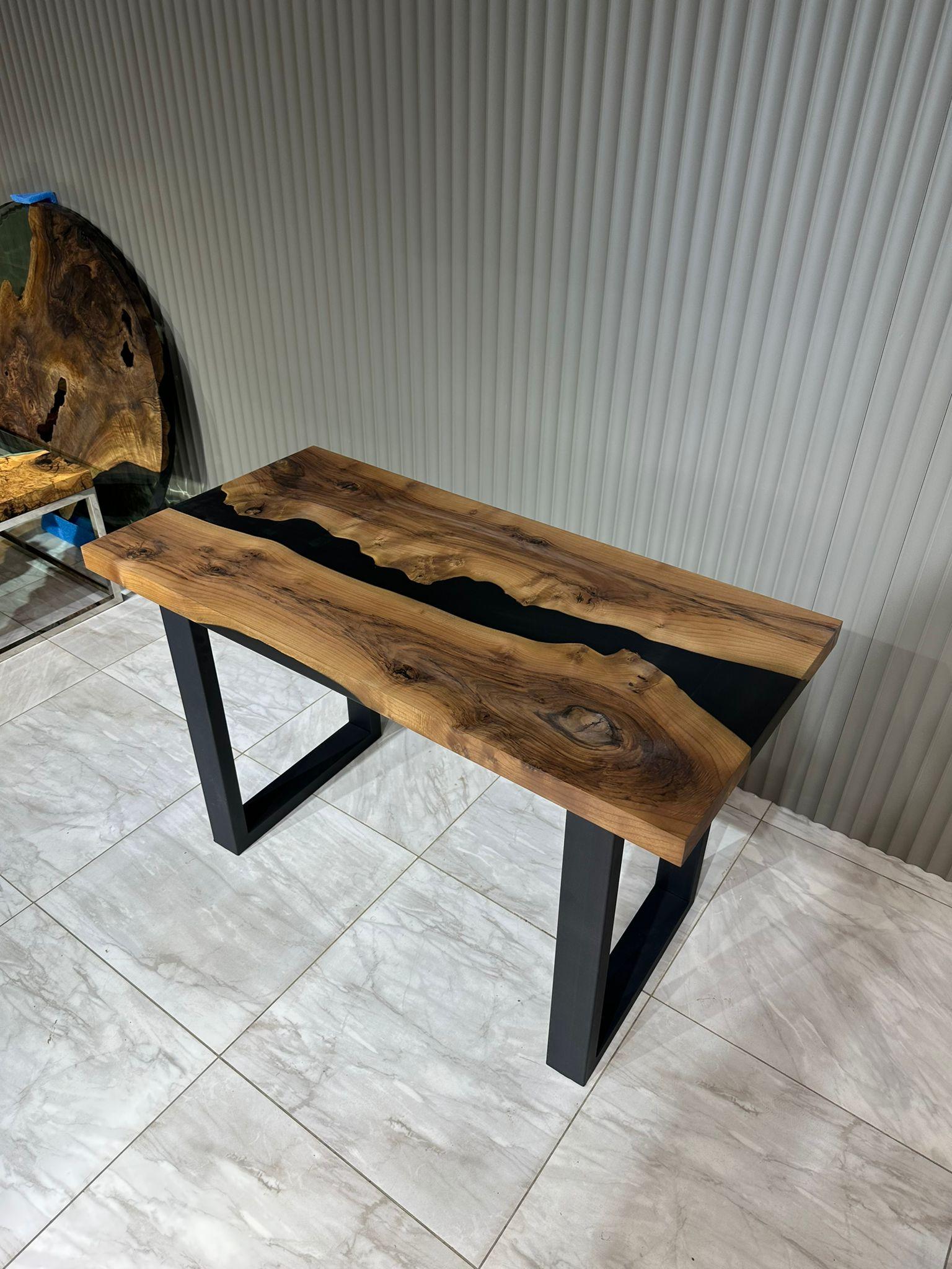 Arts and Crafts Table de salle à manger moderne en bois époxy noyer noir sur mesure en vente