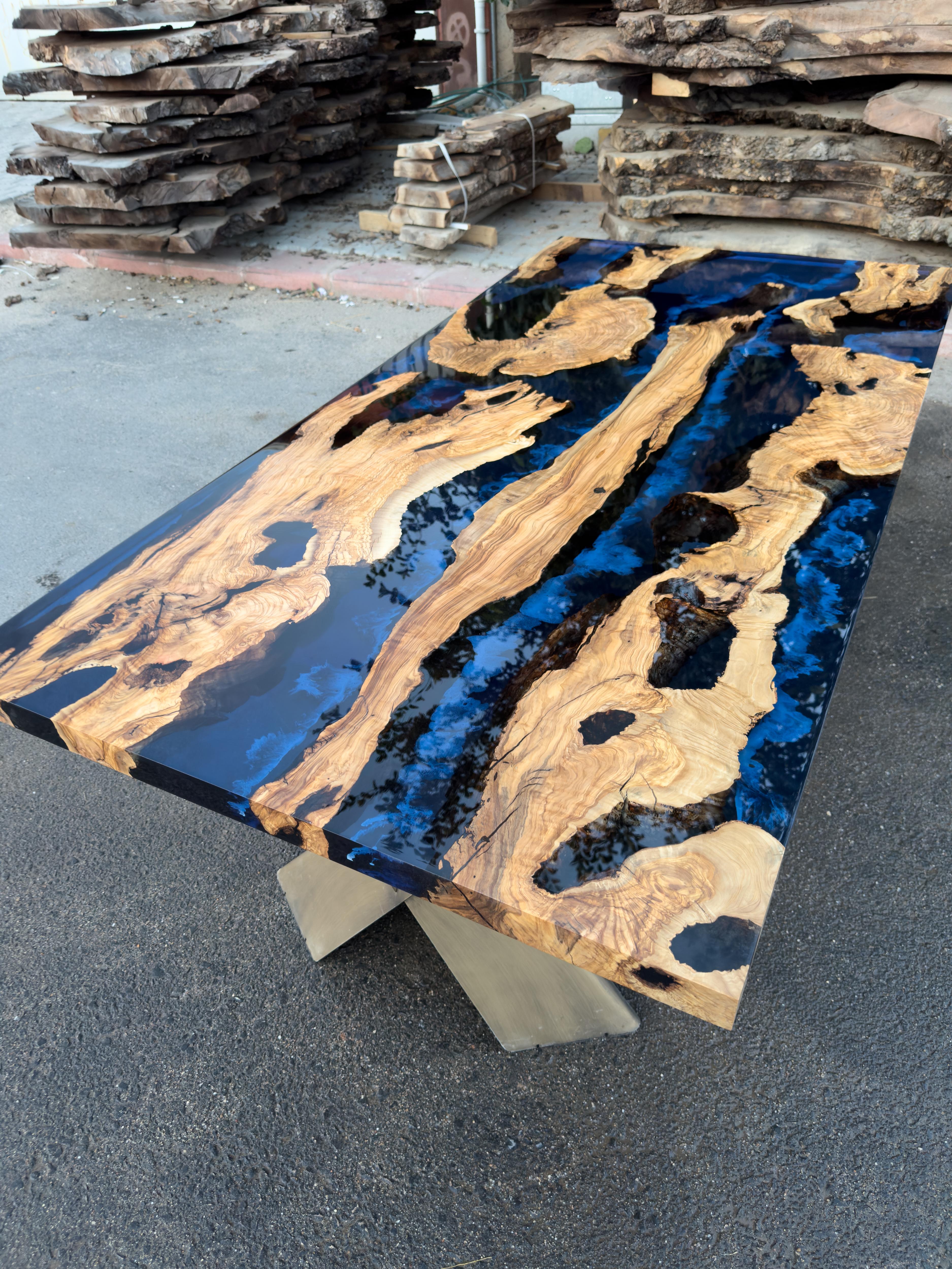 Custom Blue Ancient Olive Wood Epoxy Resin River Dining Table  In New Condition For Sale In İnegöl, TR