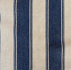 Kilim personalizzato a righe blu e beige con bordi in finta pelle e ottone