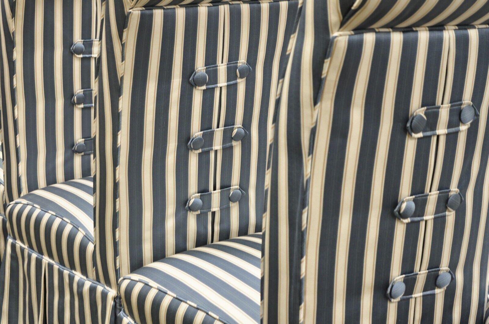 20ième siècle Chaises de salle à manger Parsons rayées bleues et crème avec dossiers boutonnés - Lot de 6 en vente