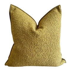 Almohada Boucle Estilo Tweed Ocre Francés Personalizada con Inserto de Pluma de Plumón