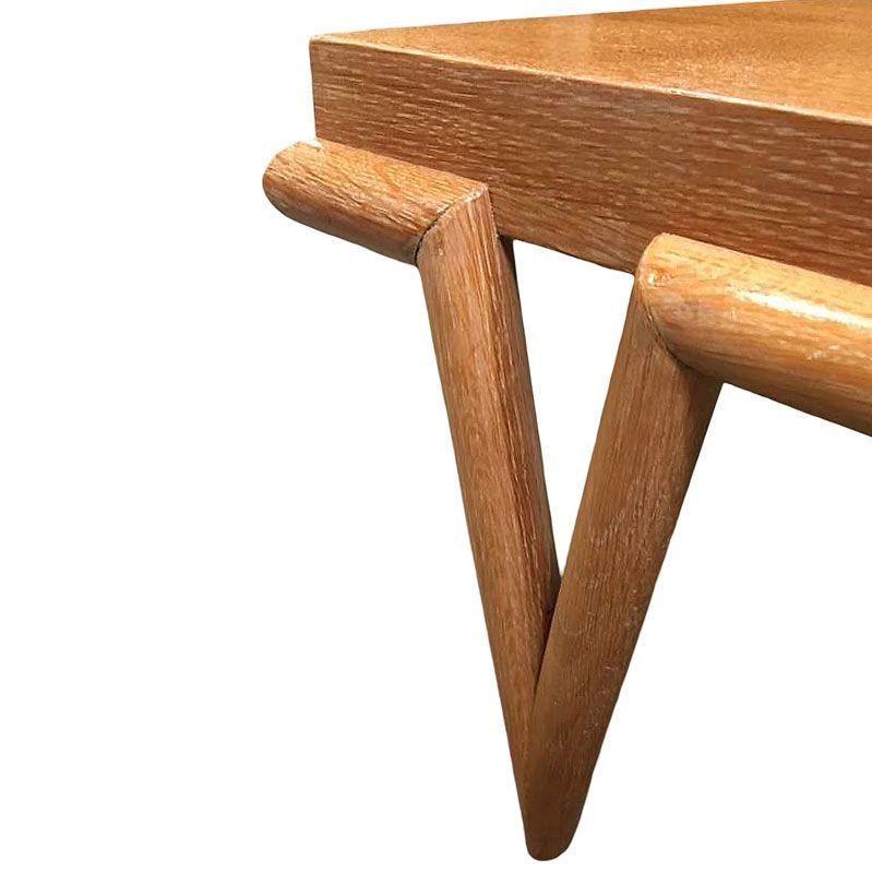 Ensemble table basse et table d'appoint sur mesure du milieu du siècle avec pieds en forme de V en vente 3