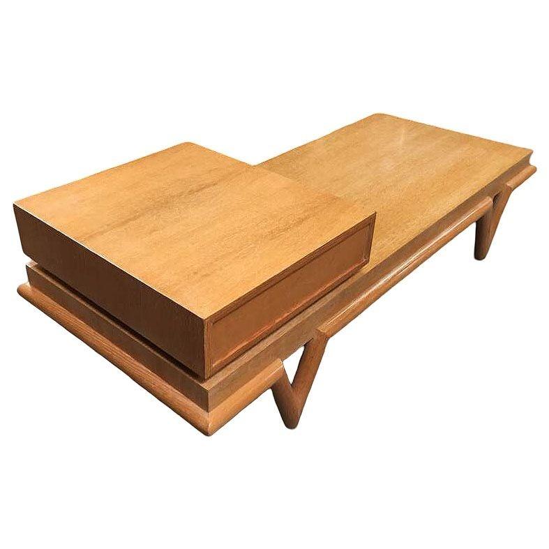Américain Ensemble table basse et table d'appoint sur mesure du milieu du siècle avec pieds en forme de V en vente