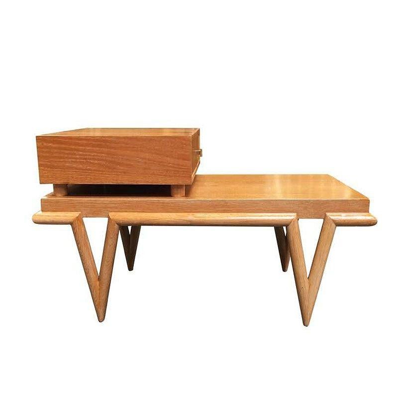 Bois Ensemble table basse et table d'appoint sur mesure du milieu du siècle avec pieds en forme de V en vente