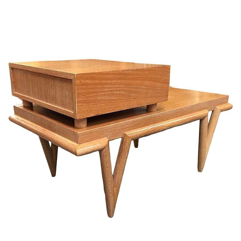 Ensemble table basse et table d'appoint sur mesure du milieu du siècle avec pieds en forme de V en vente 1