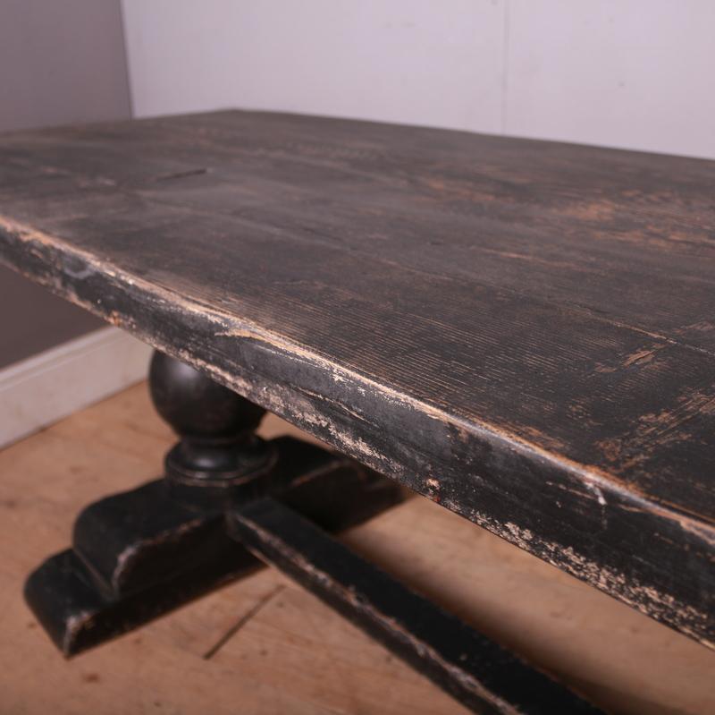 Table à tréteaux peinte à l'anglaise construite sur mesure en vente 1