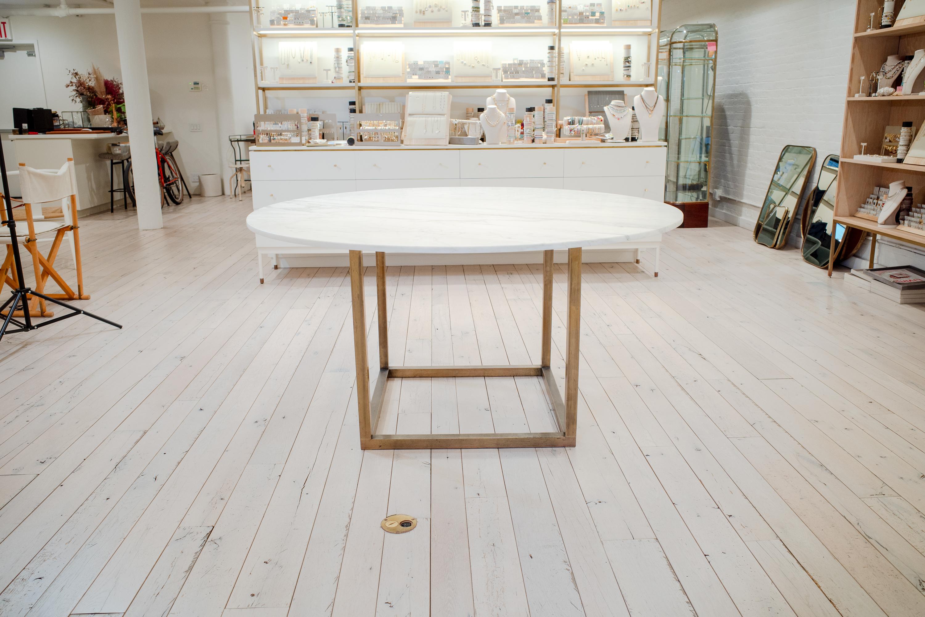 Custom Built Calcatta and Brass Dining Table 5'W In Good Condition For Sale In New York, NY