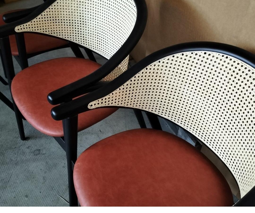 Chaise de salle à manger en canne personnalisée, noir/naturel en vente 2