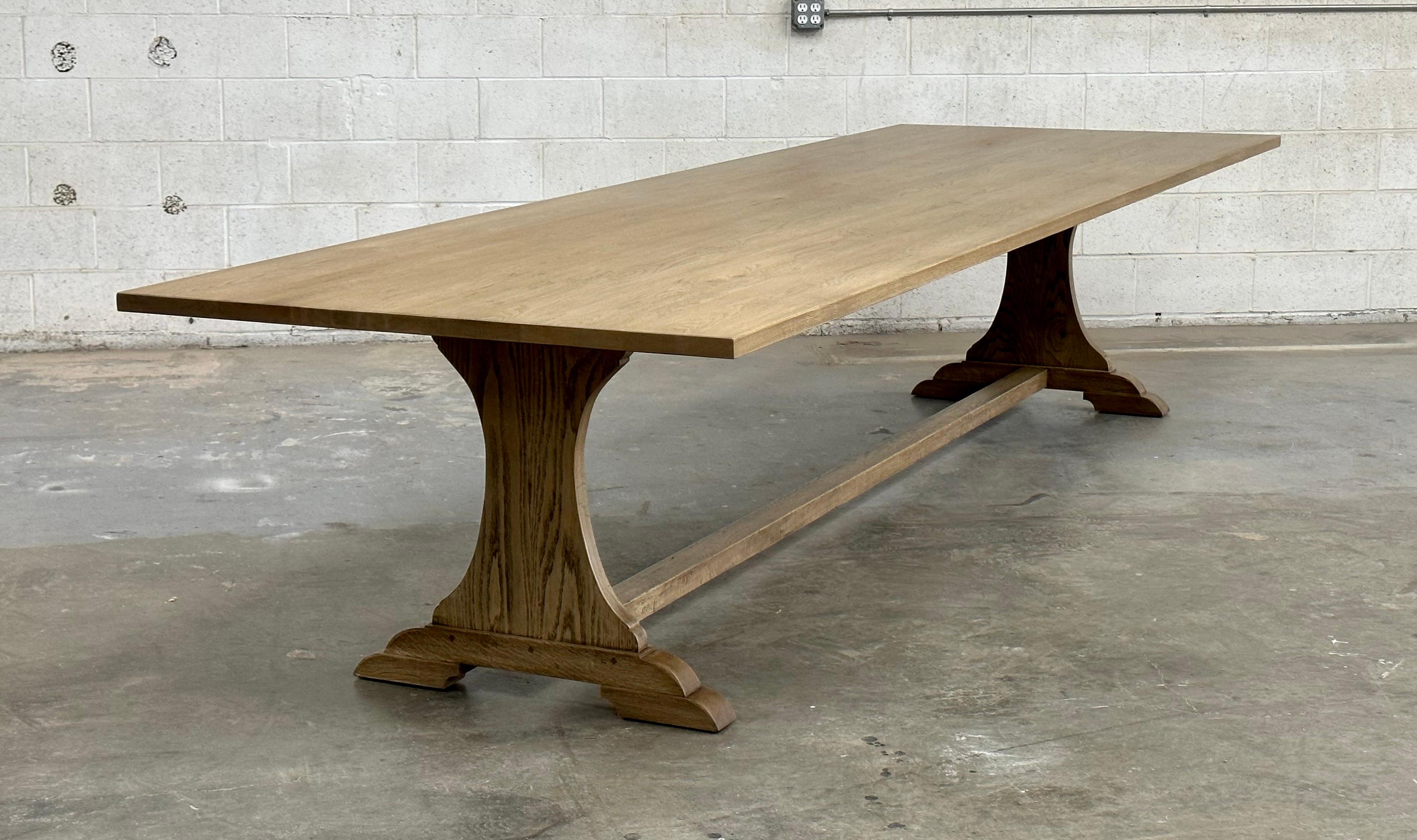 Custom Carina Dining Table made from Flat Sawn Oak en Nuevo estado para la venta en Los Angeles, CA