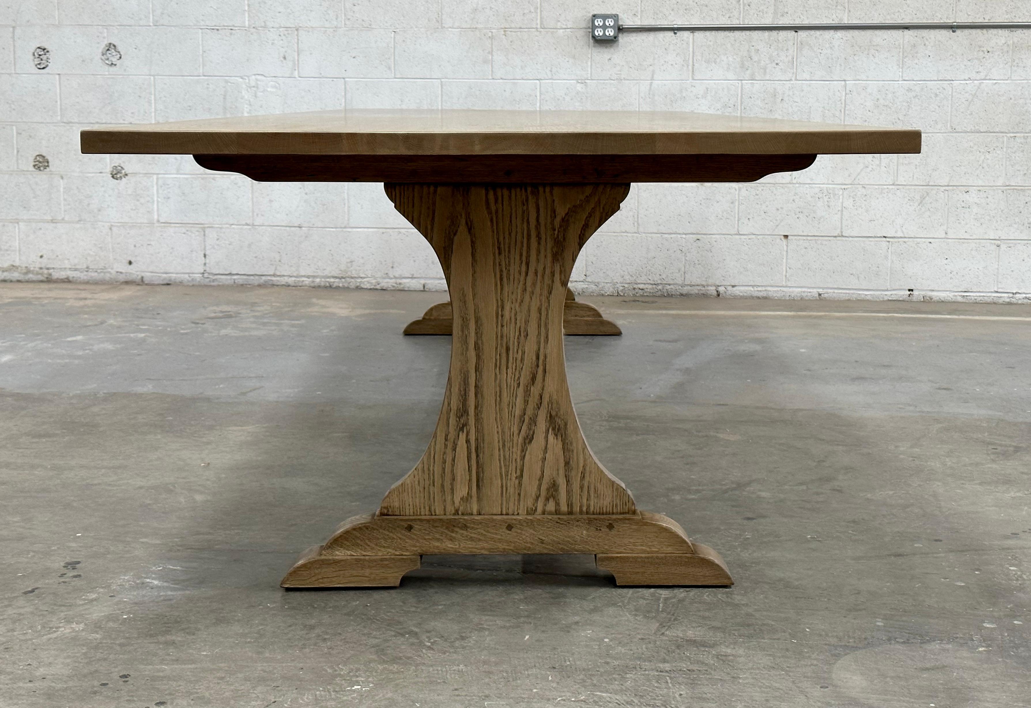 Custom Carina Dining Table made from Flat Sawn Oak Siglo XXI y contemporáneo en venta