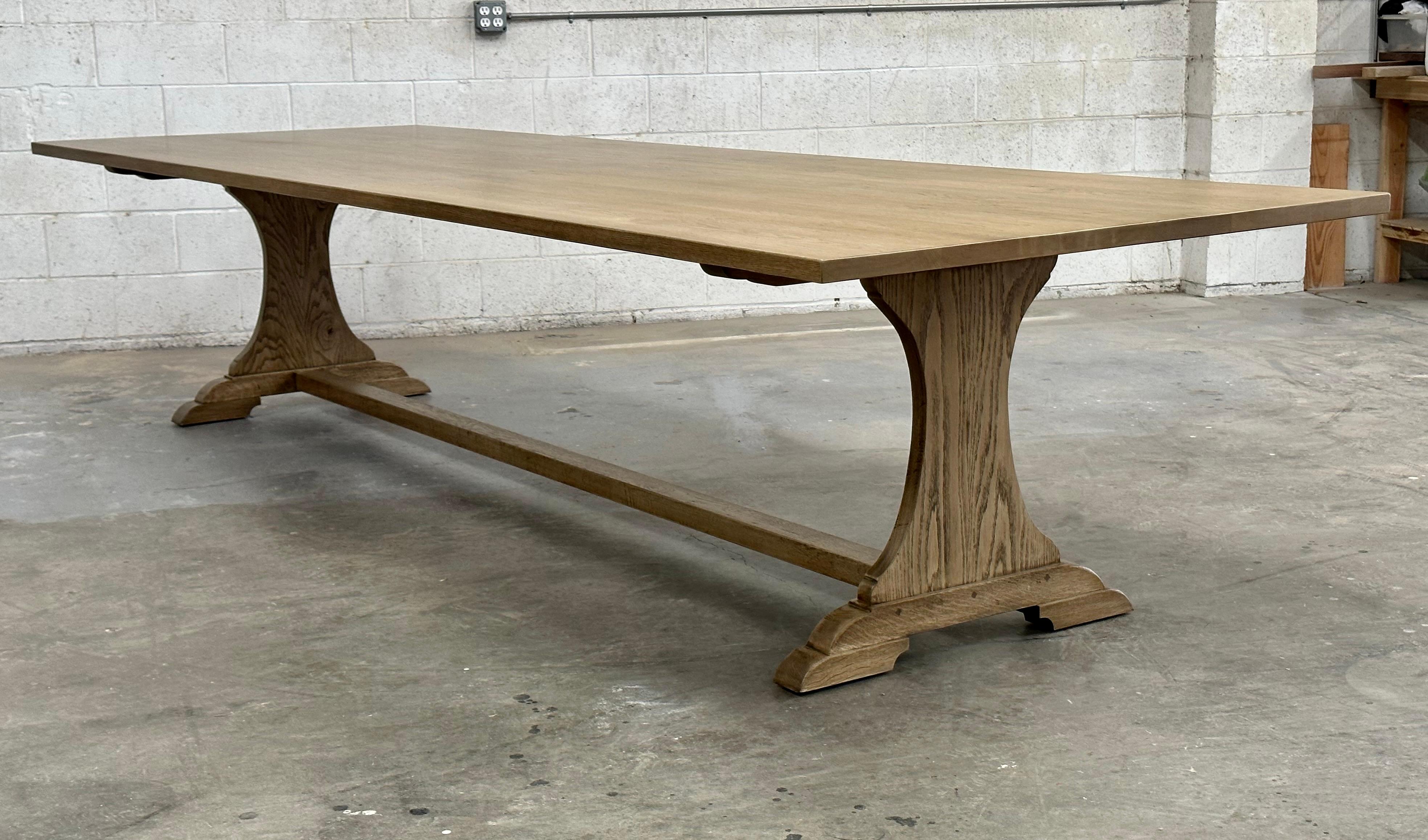 Custom Carina Dining Table made from Flat Sawn Oak en venta 1