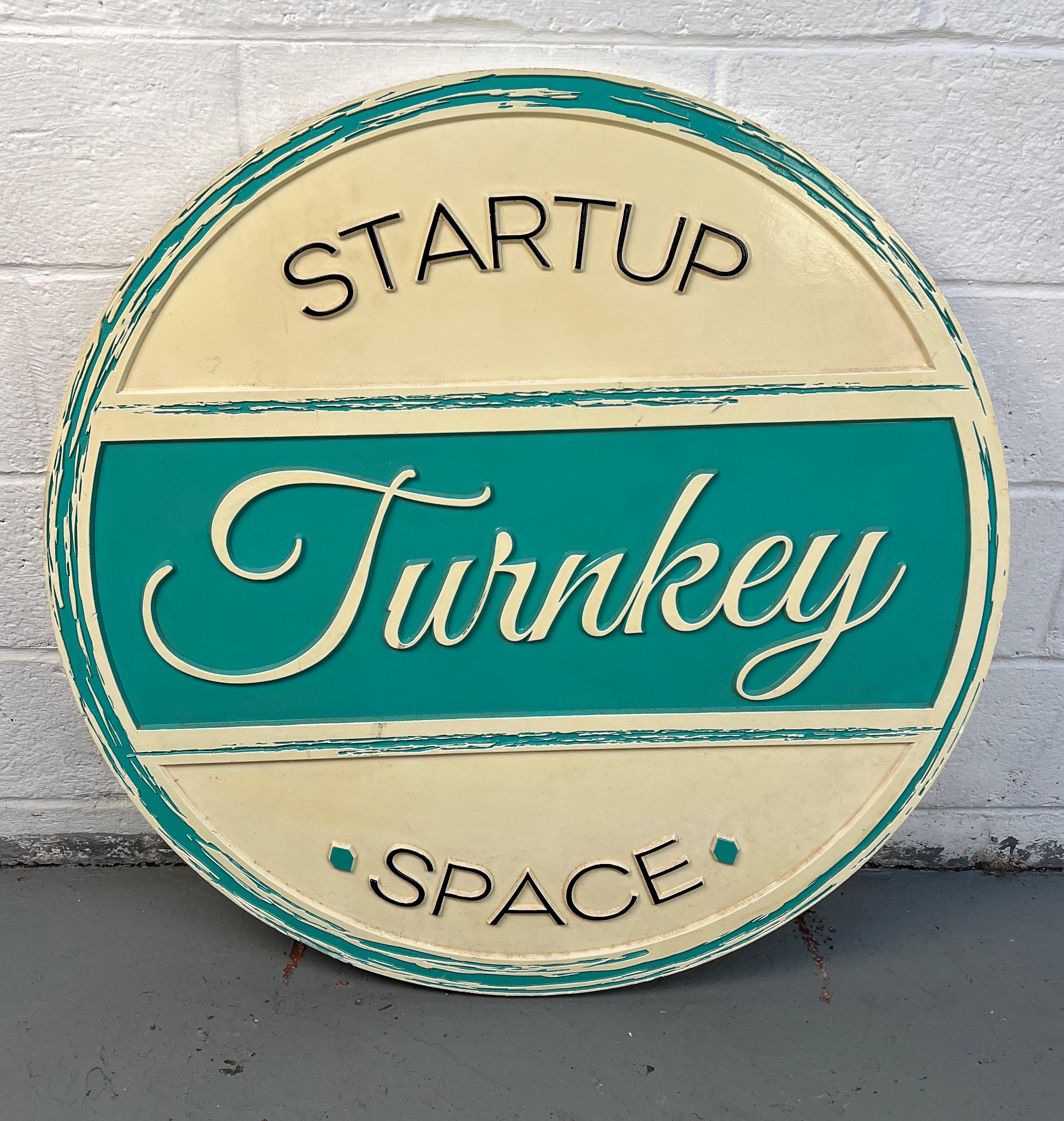 Rundes Ladenschild für Ihr Start-up-Unternehmen! Handgeschnitzt, um wie ein antikes Schild auszusehen, mit hellblauer Farbe und Vintage-Schriftzug.

Bitte bestätigen Sie den Standort mit dem Anbieter NY oder NJ