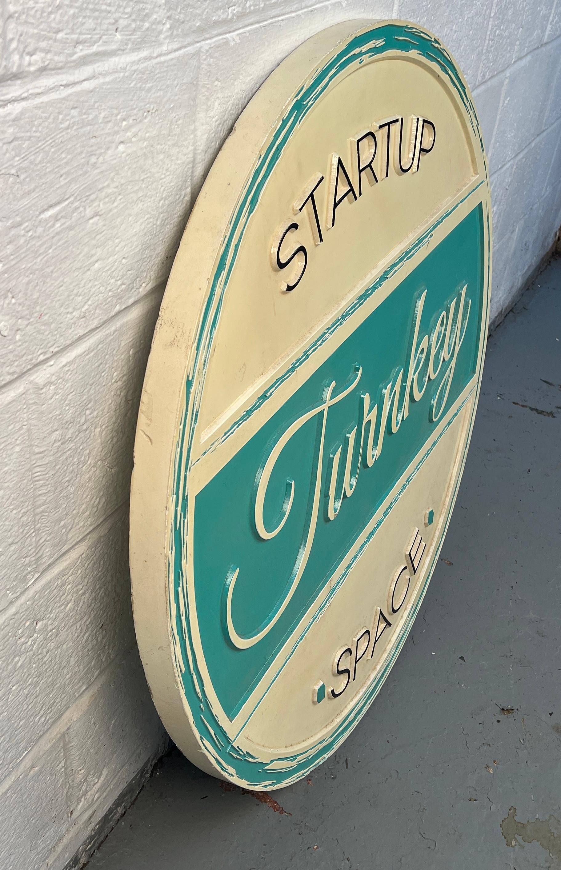 Individuell geschnitztes Firmenschild im Zustand „Gut“ im Angebot in Brooklyn, NY