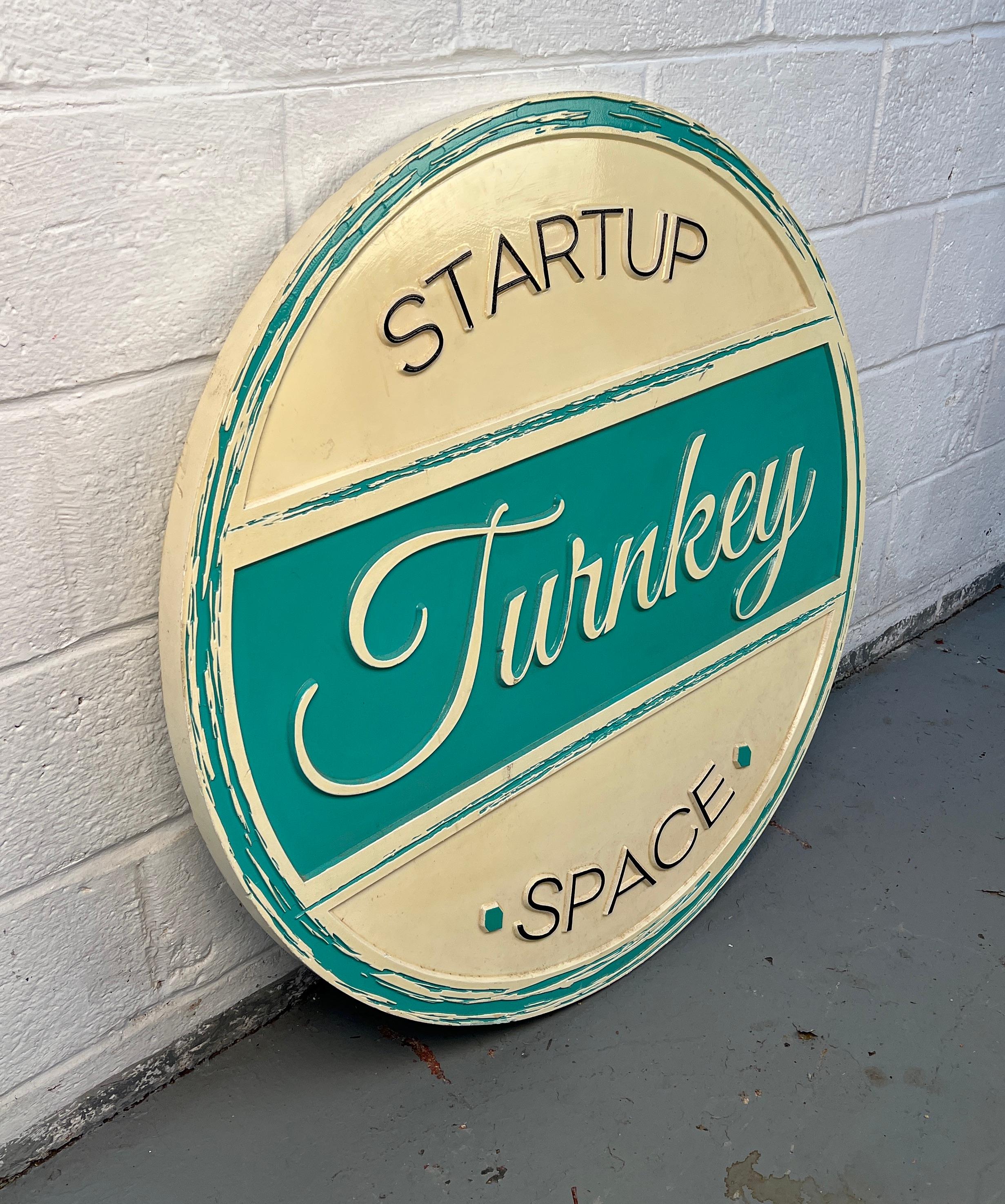 Individuell geschnitztes Firmenschild (20. Jahrhundert) im Angebot