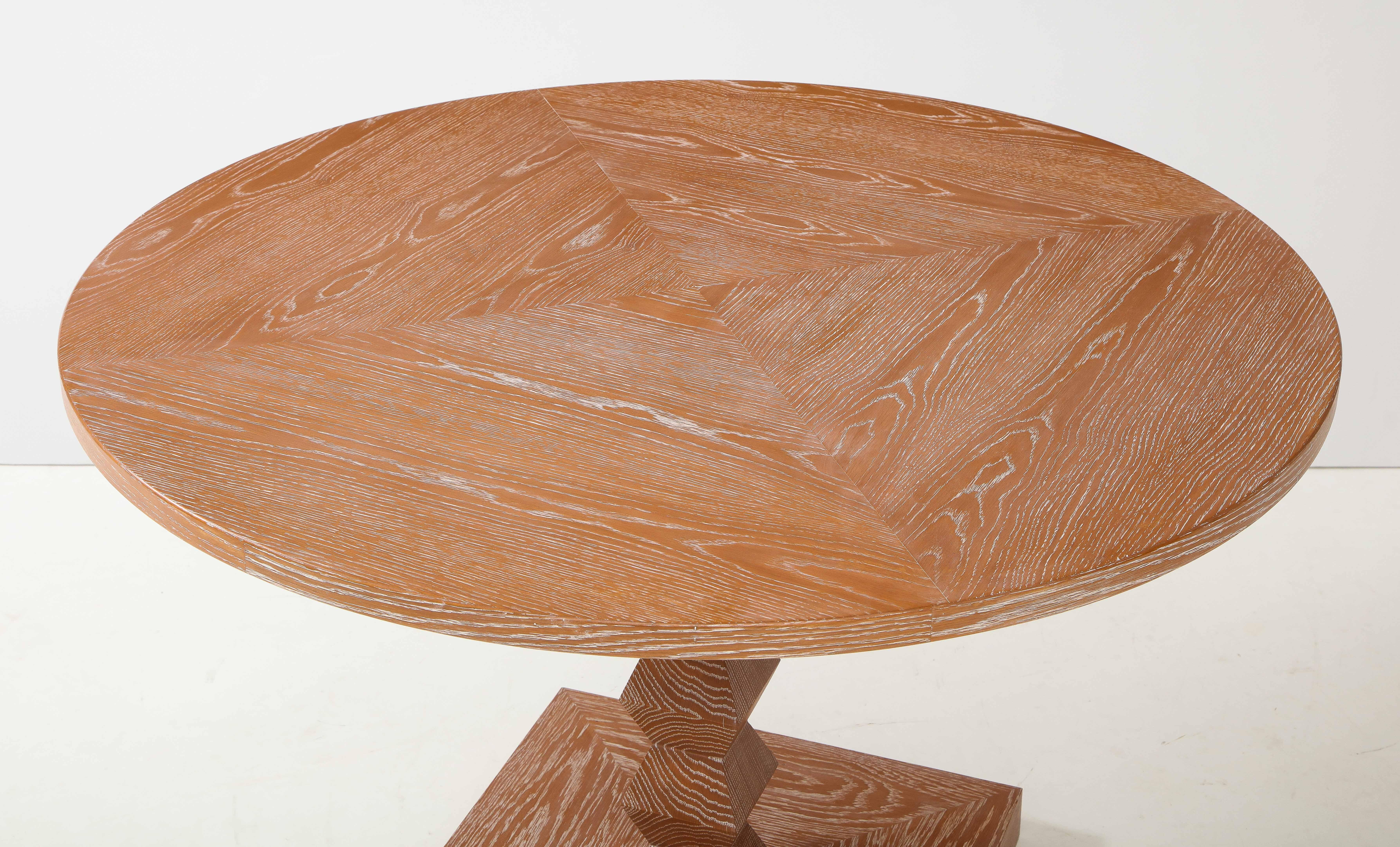Chêne Table centrale en chêne cérusé personnalisée:: inspirée d'un design français des années 1940 en vente
