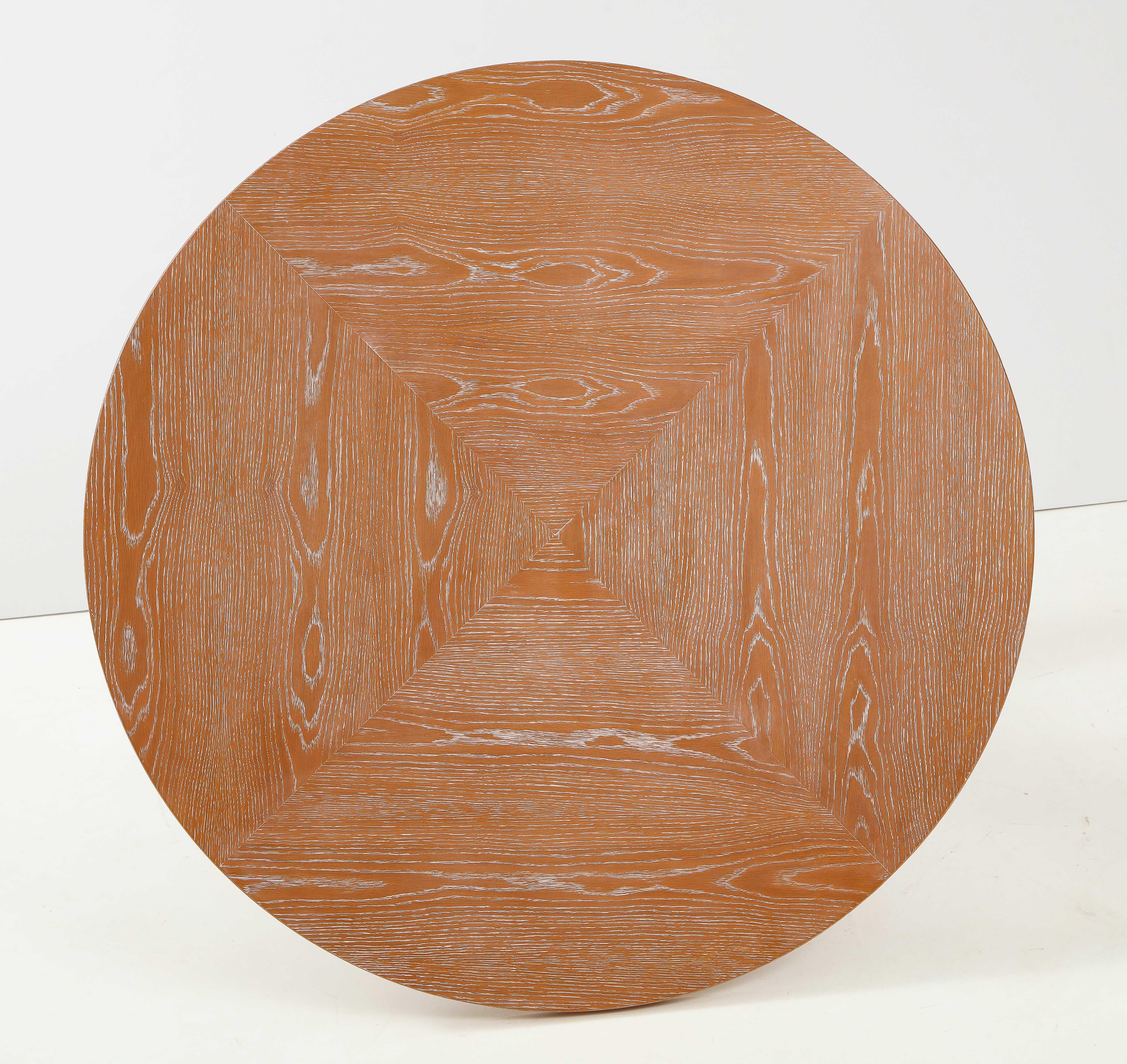 Table centrale en chêne cérusé personnalisée:: inspirée d'un design français des années 1940 en vente 1