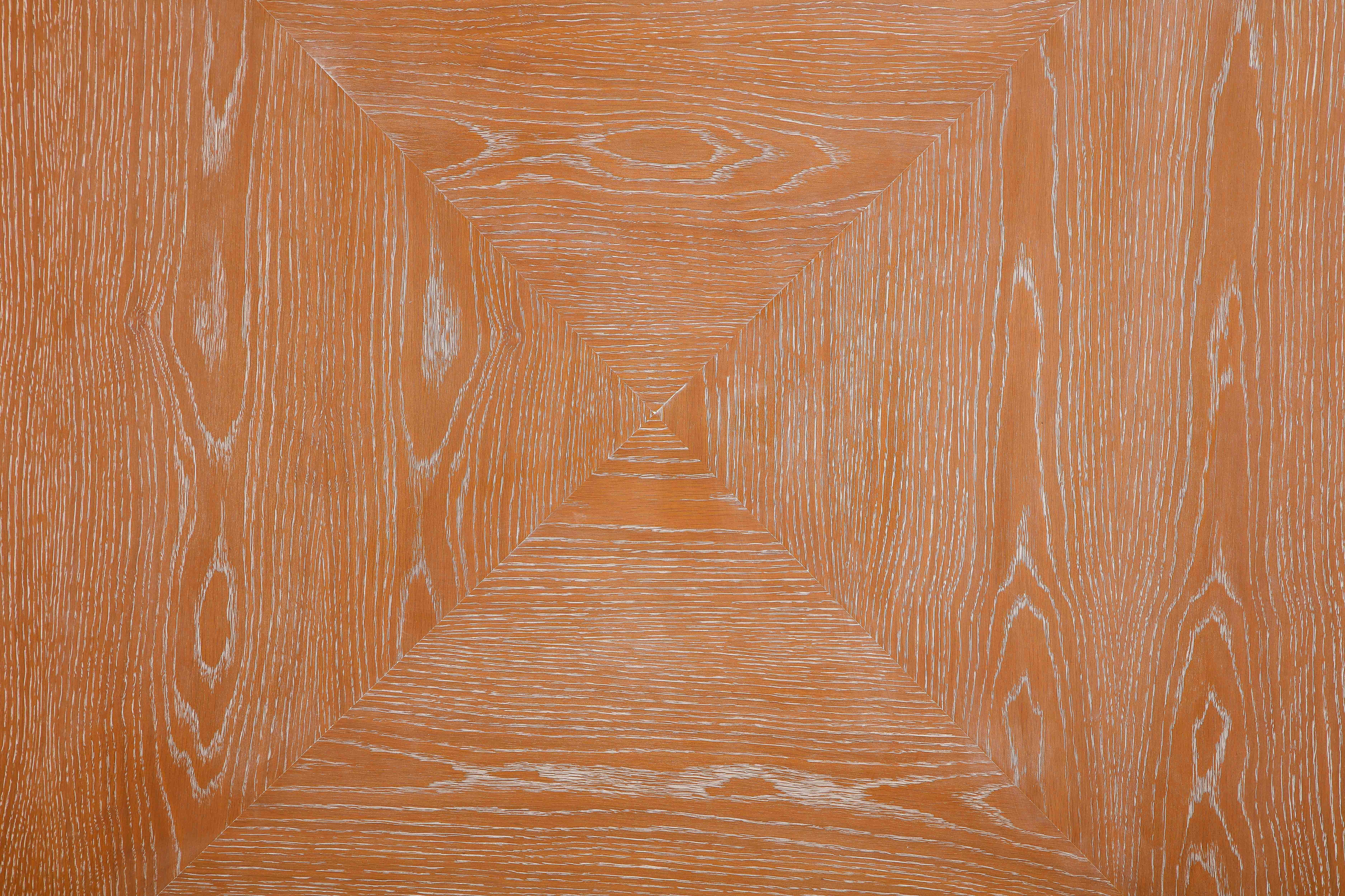 Table centrale en chêne cérusé personnalisée:: inspirée d'un design français des années 1940 en vente 2