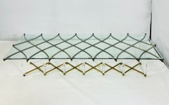 Tavolino personalizzato di Charles Hollis Jones "Treillage" in ottone e lucite