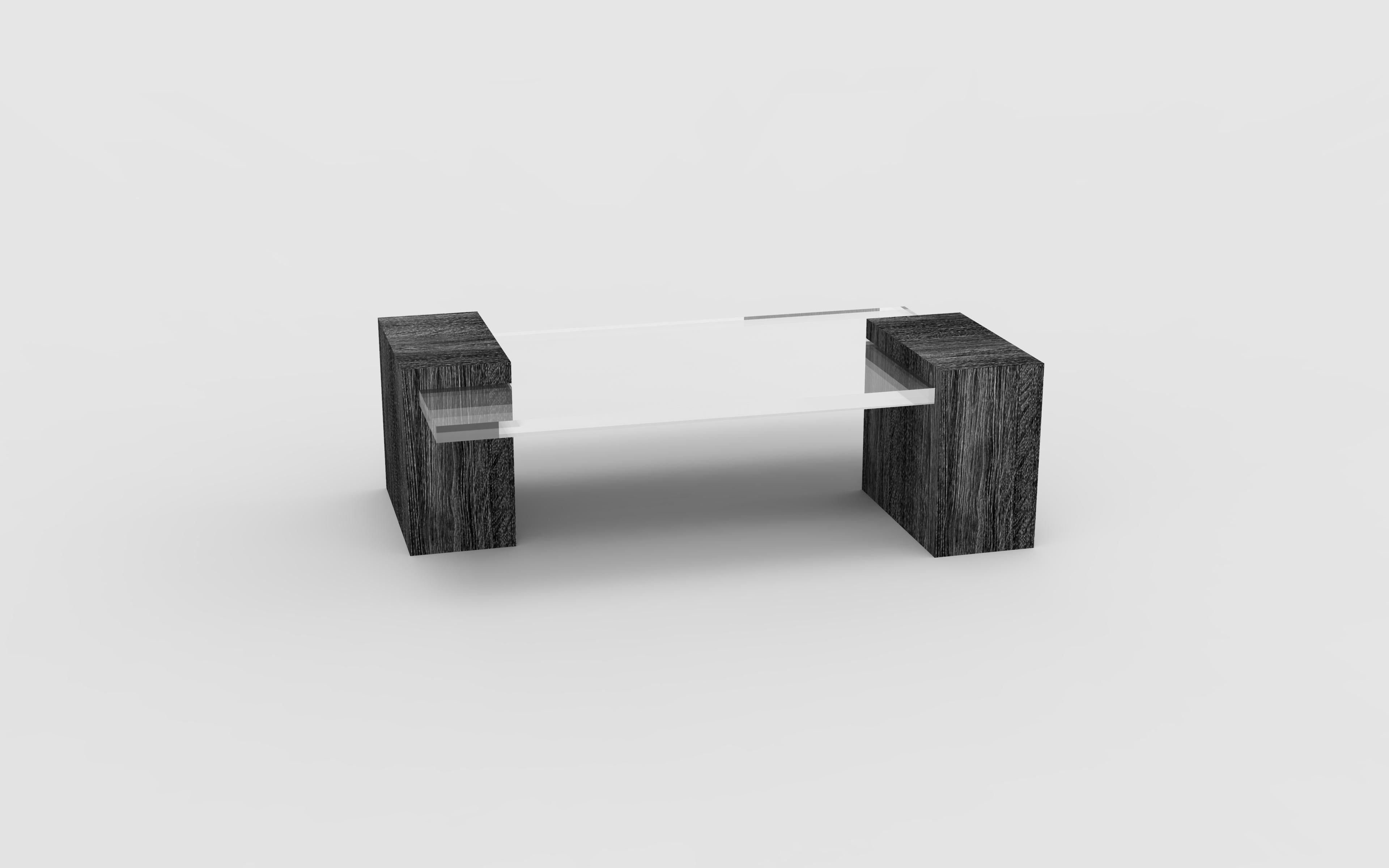Sculpté Table basse personnalisée avec plateau en lucite fabriquée dans le choix du bois et de la finition en vente