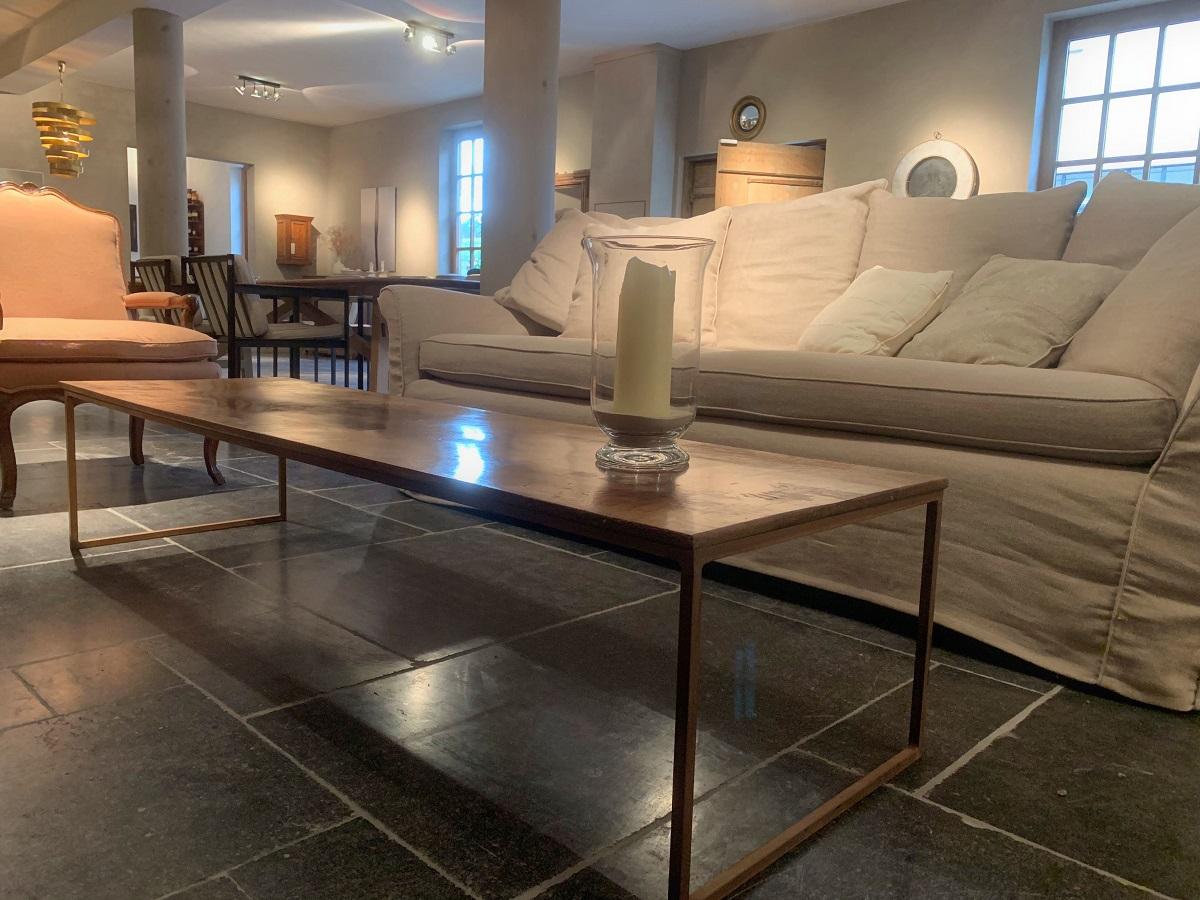 italien Table basse sur mesure 18ème siècle Plateau en noyer Base en fer 140 x 90 x 40 en vente