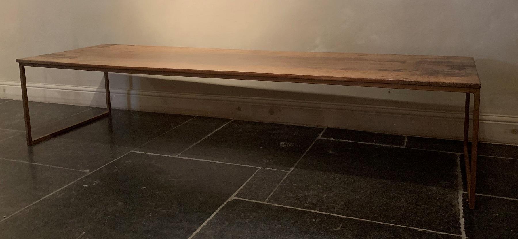 Table basse sur mesure 18ème siècle Plateau en noyer Base en fer 140 x 90 x 40 en vente 1
