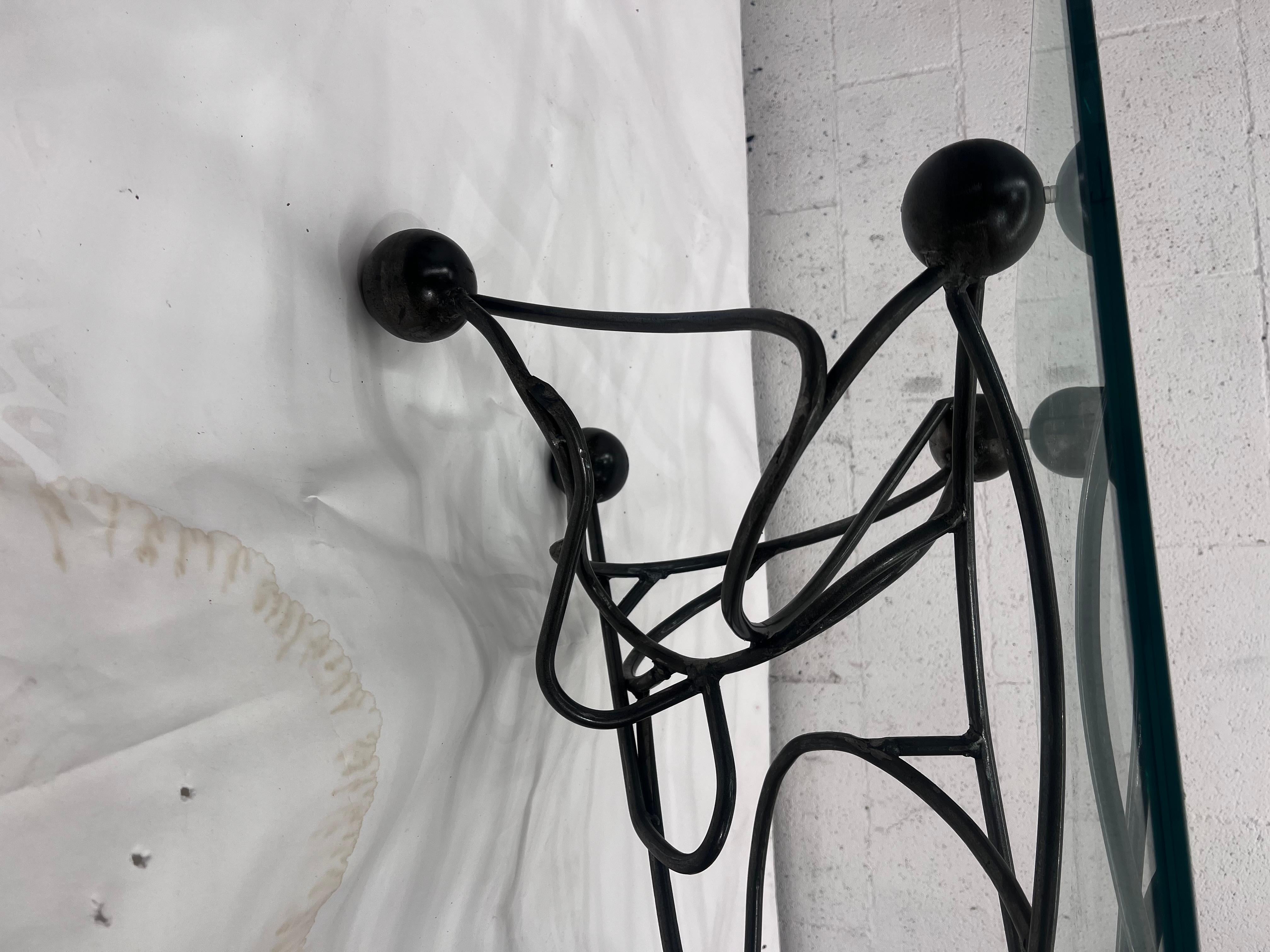 Soudé Table basse en acier de style Brutalist, contemporaine et organique, faite sur mesure en vente