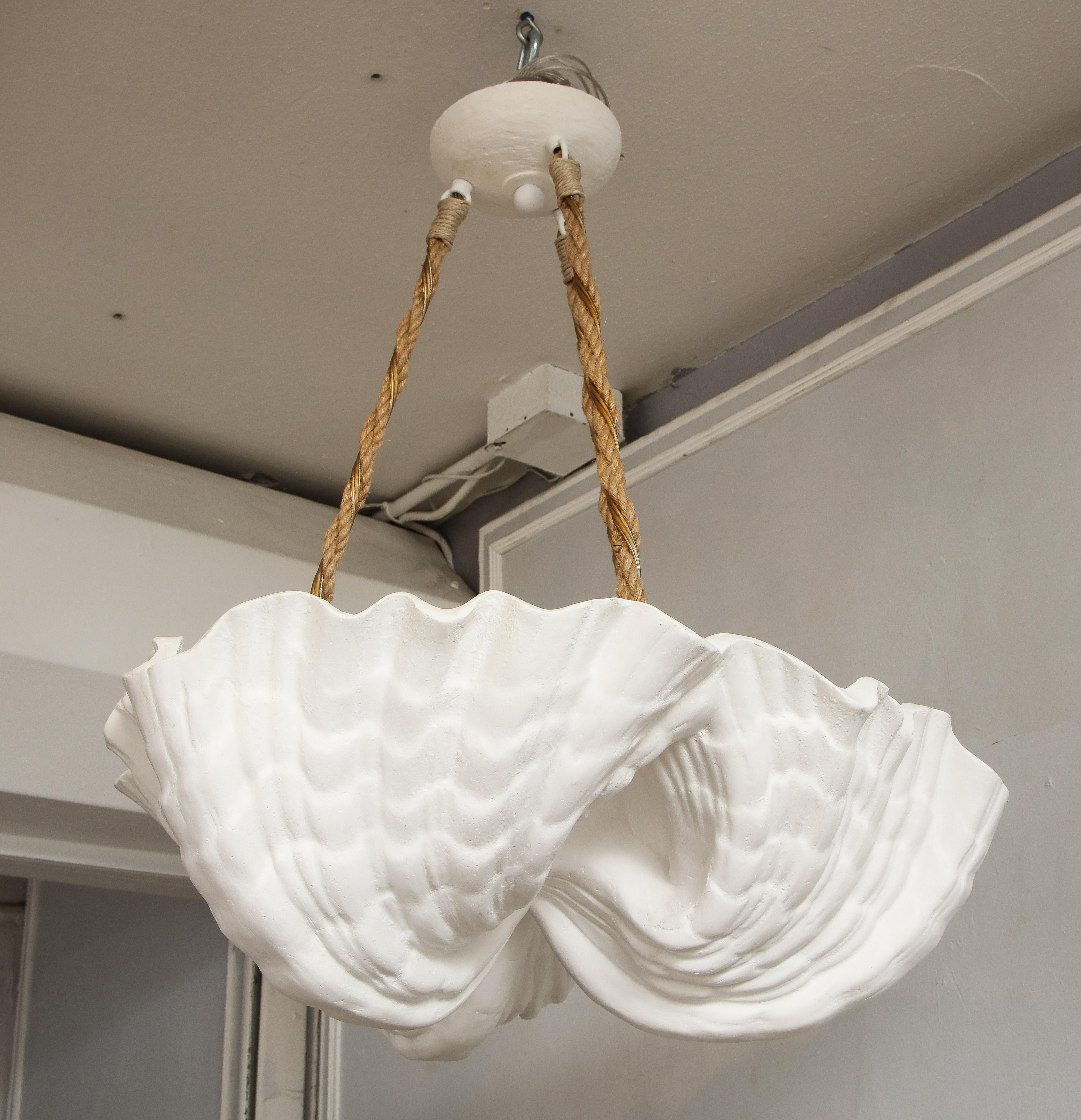 Moderne Luminaire en plâtre Coquillage sur mesure en vente