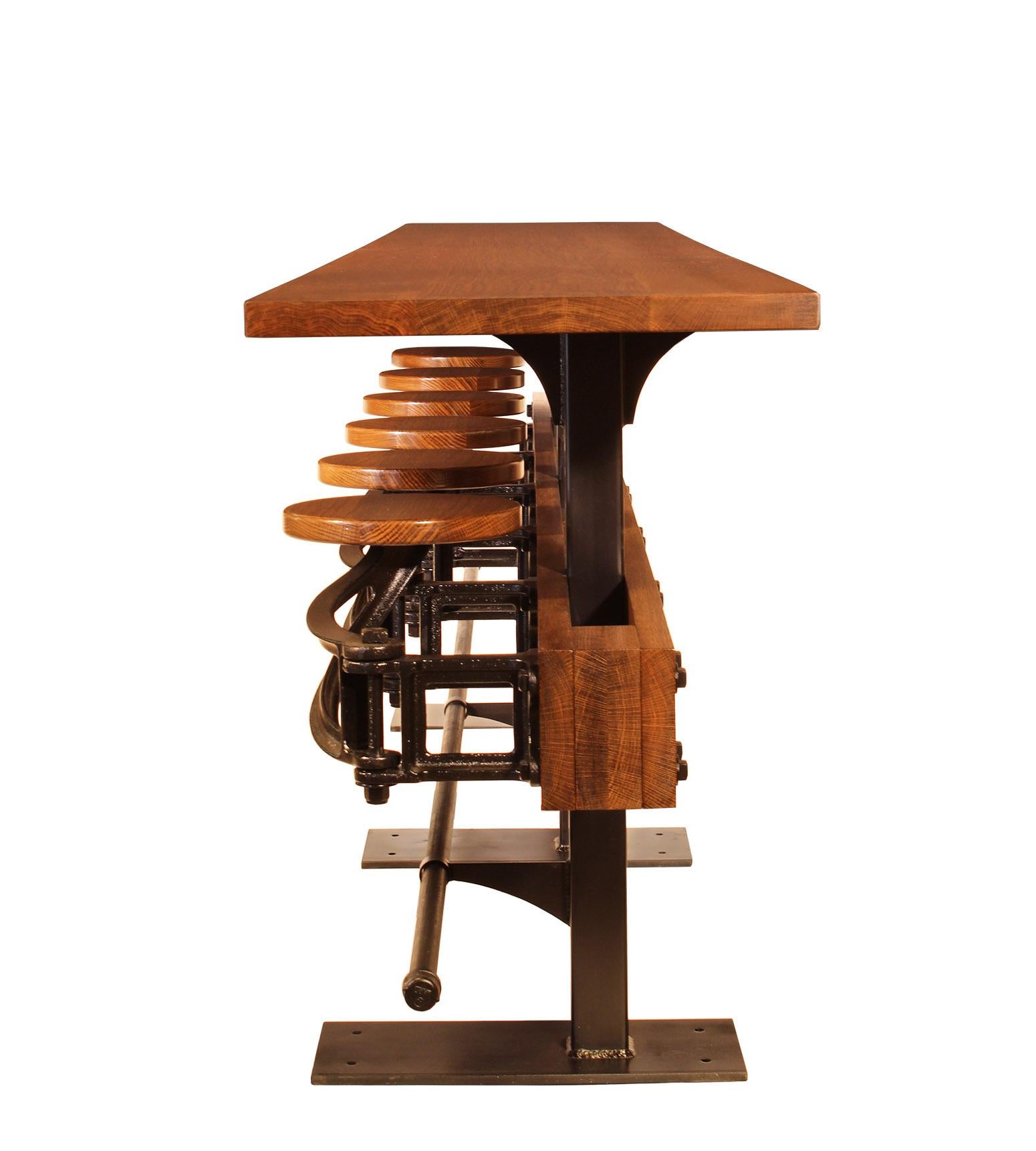 Table de bar/table de pub à comptoir personnalisée avec sièges pivotants attachés, fabriquée sur mesure en vente 2