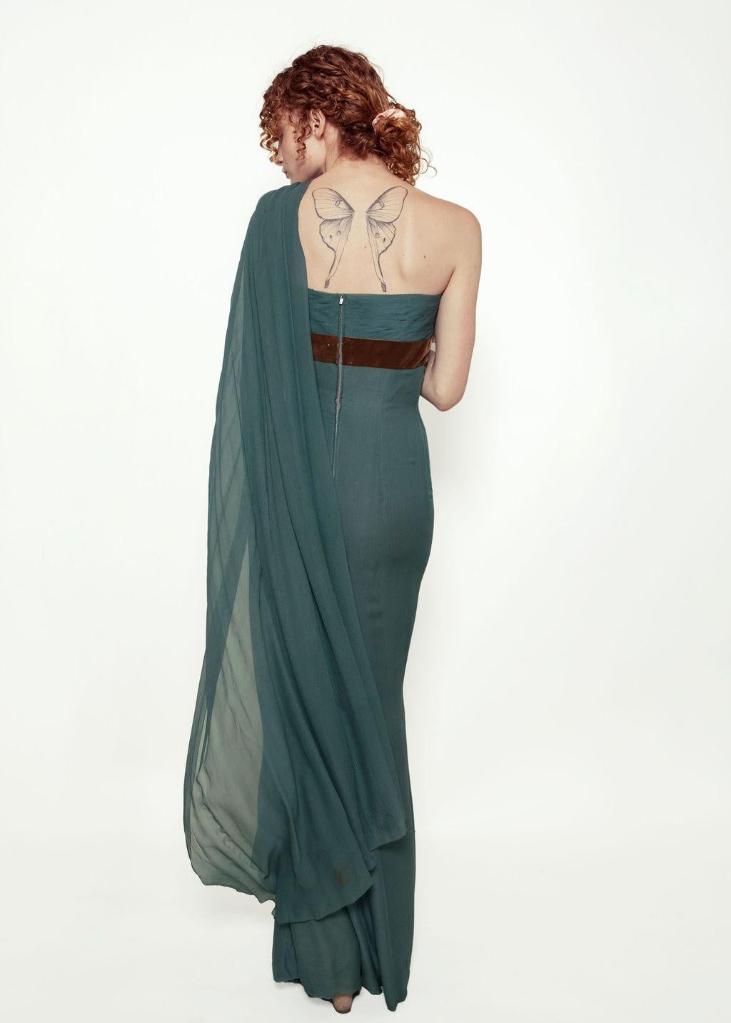 Custom Couture Ein-Schulter-Chiffon-Kleid im Angebot 1