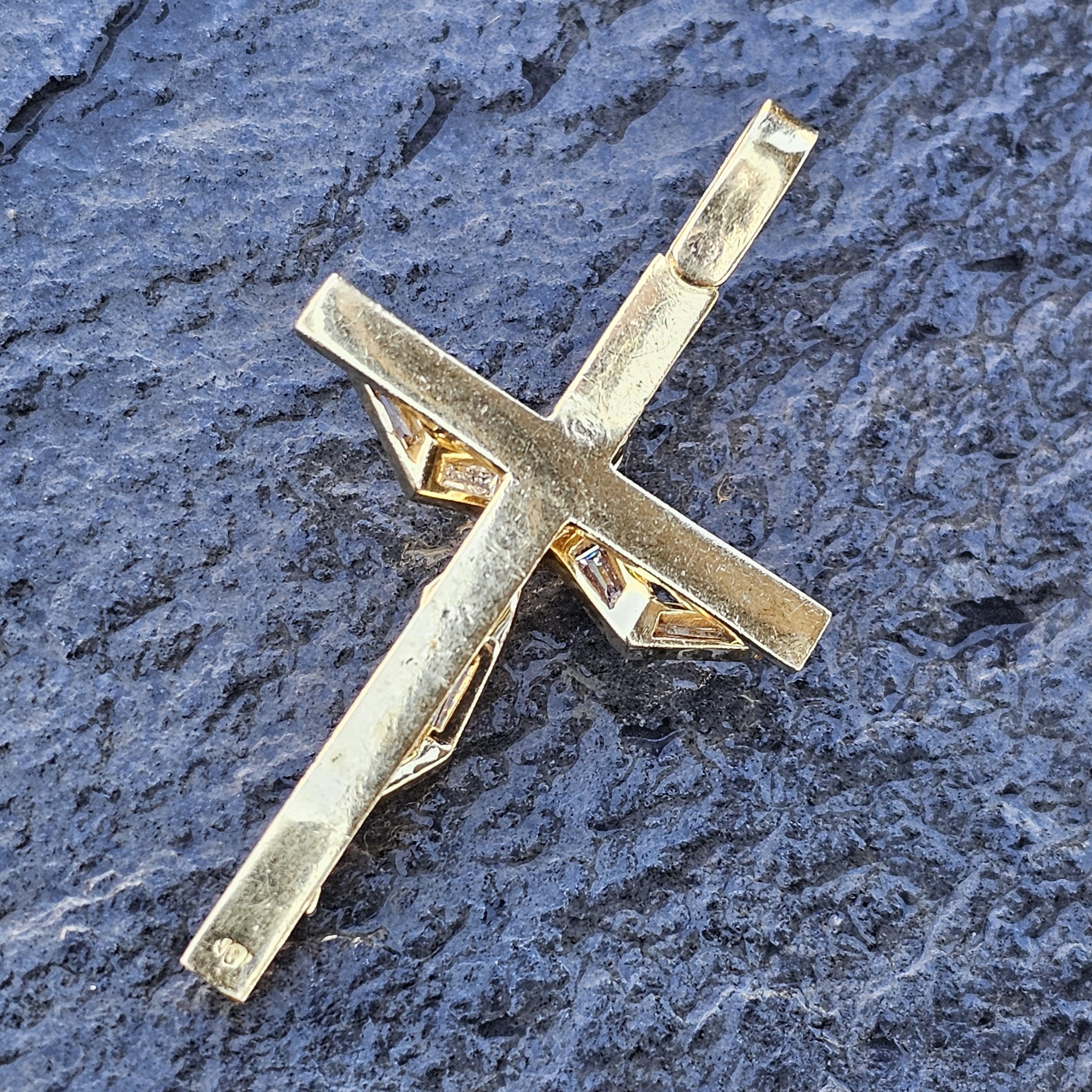 Custom Crucifix Cross Pendant 18k Gold 3D Jesus Diamond Pear Head Baguette 2