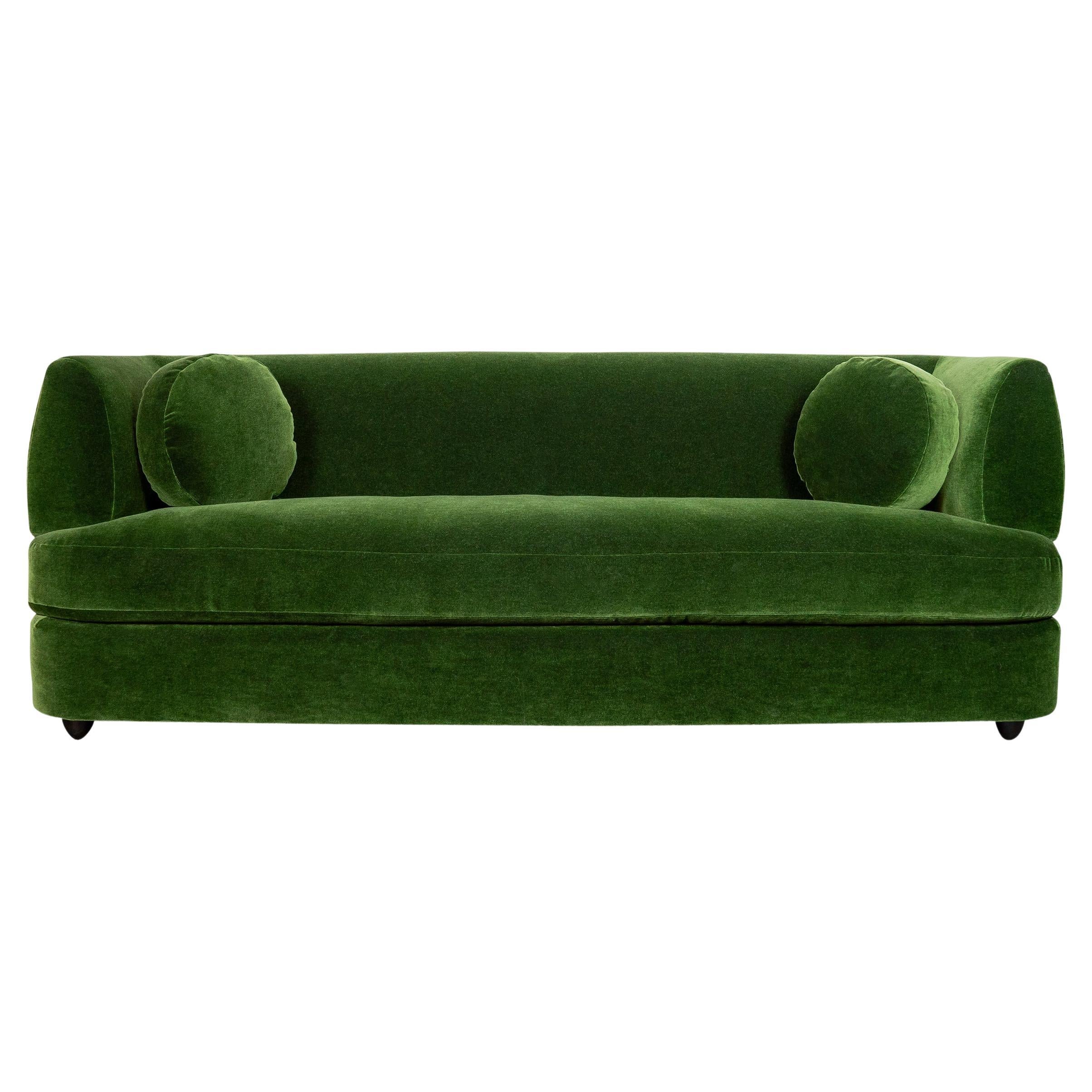 Individuelles geschwungenes modernes Samtsofa mit Bolster-Kissen im Angebot