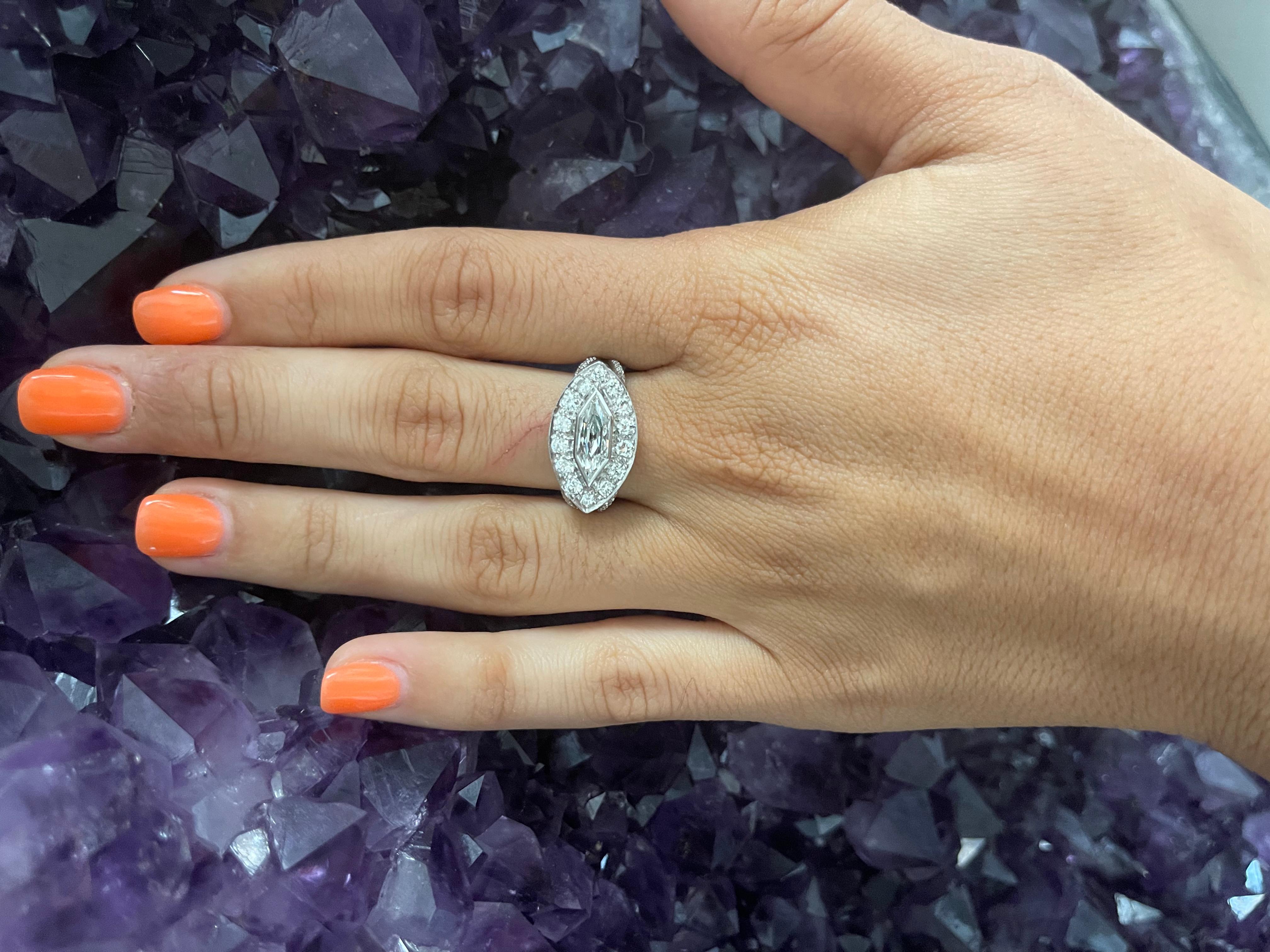 Mindi Mond Kugelförmiger Platinring mit Diamanten in Sechseck 5