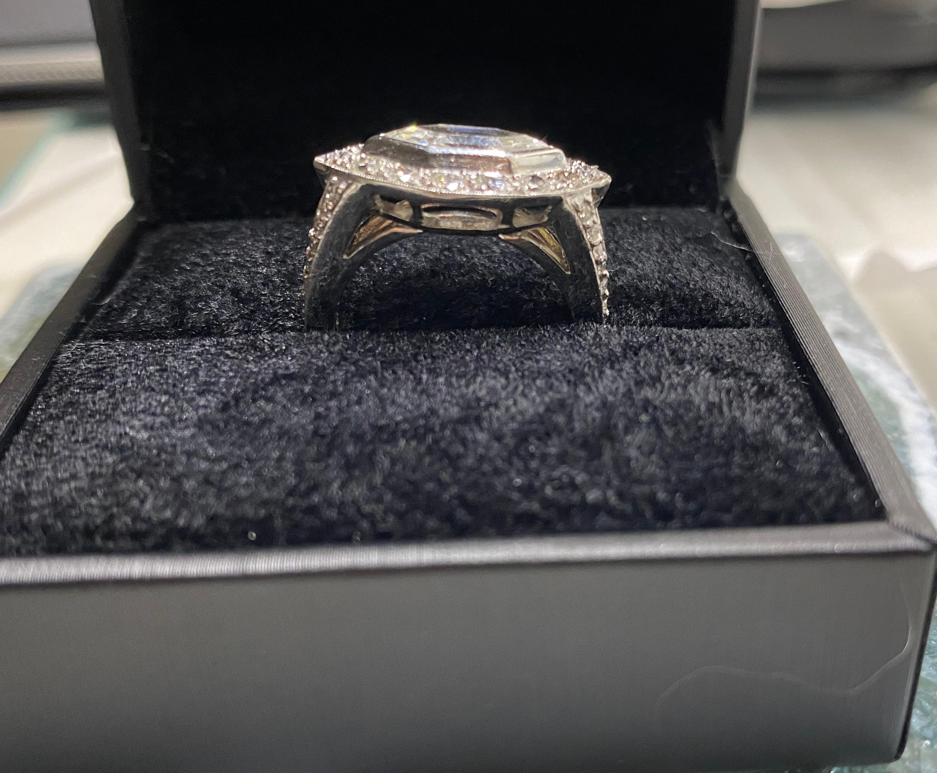 Mindi Mond Kugelförmiger Platinring mit Diamanten in Sechseck 1
