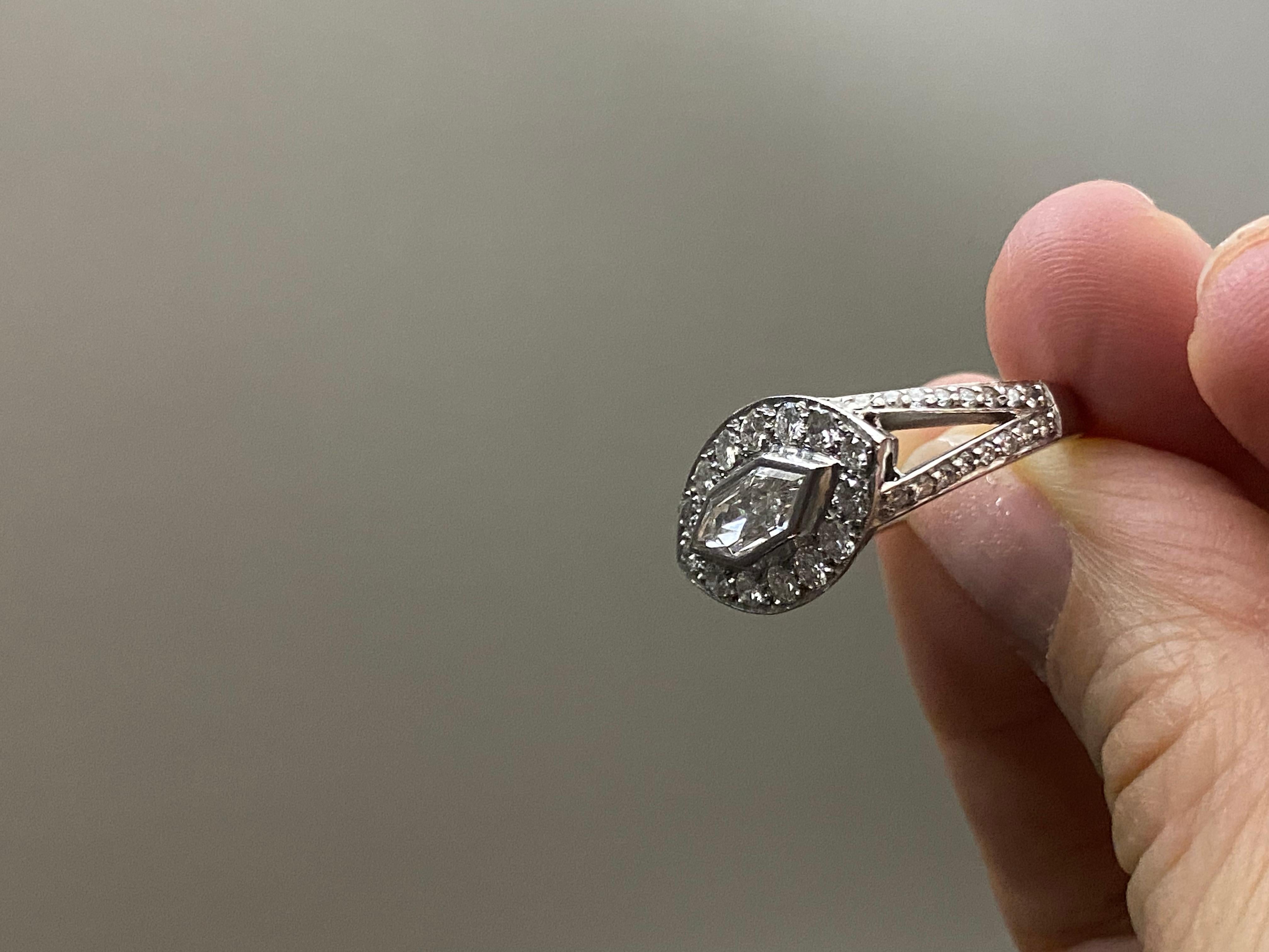 Mindi Mond Kugelförmiger Platinring mit Diamanten in Sechseck 2