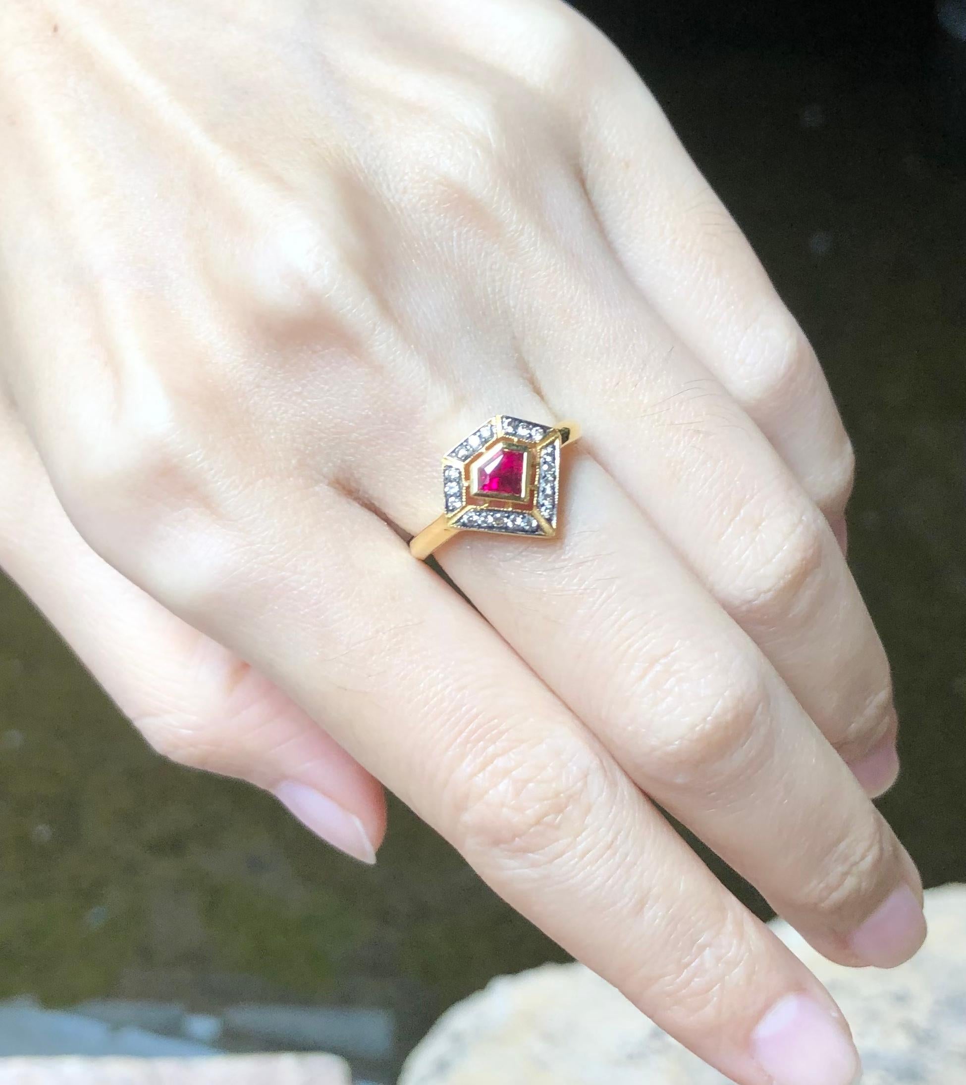 Contemporary Custom Cut Ruby with Brown Diamond Ring Set in 18 Karat Gold Settings For Sale