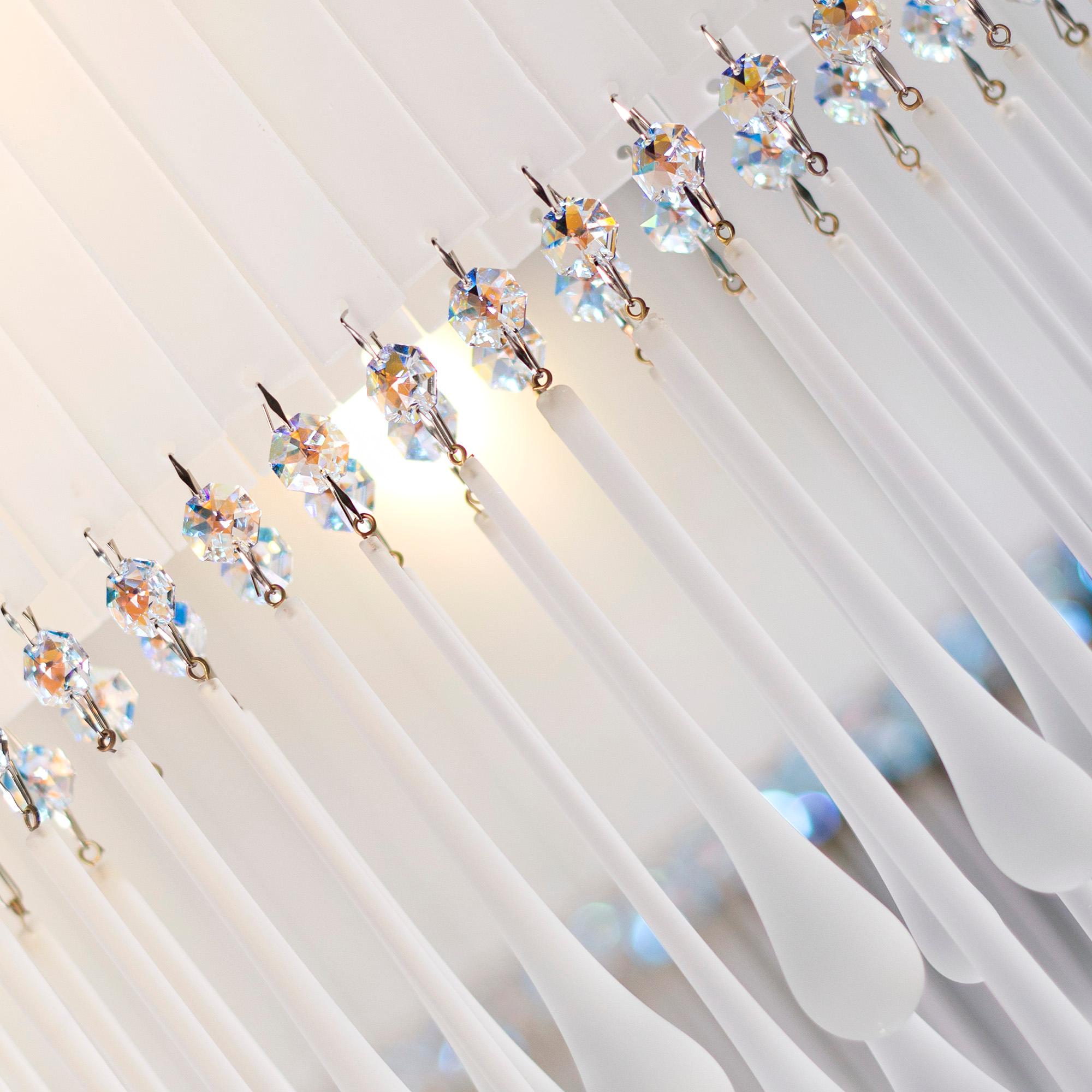  Hängeleuchte Dancer aus grauem Muranoglas und Kristallelementen von Multiforme im Zustand „Neu“ im Angebot in Trebaseleghe, IT