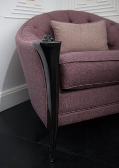 Poltrona moderna grande con finitura lucida scura, rivestimento in Fabrice