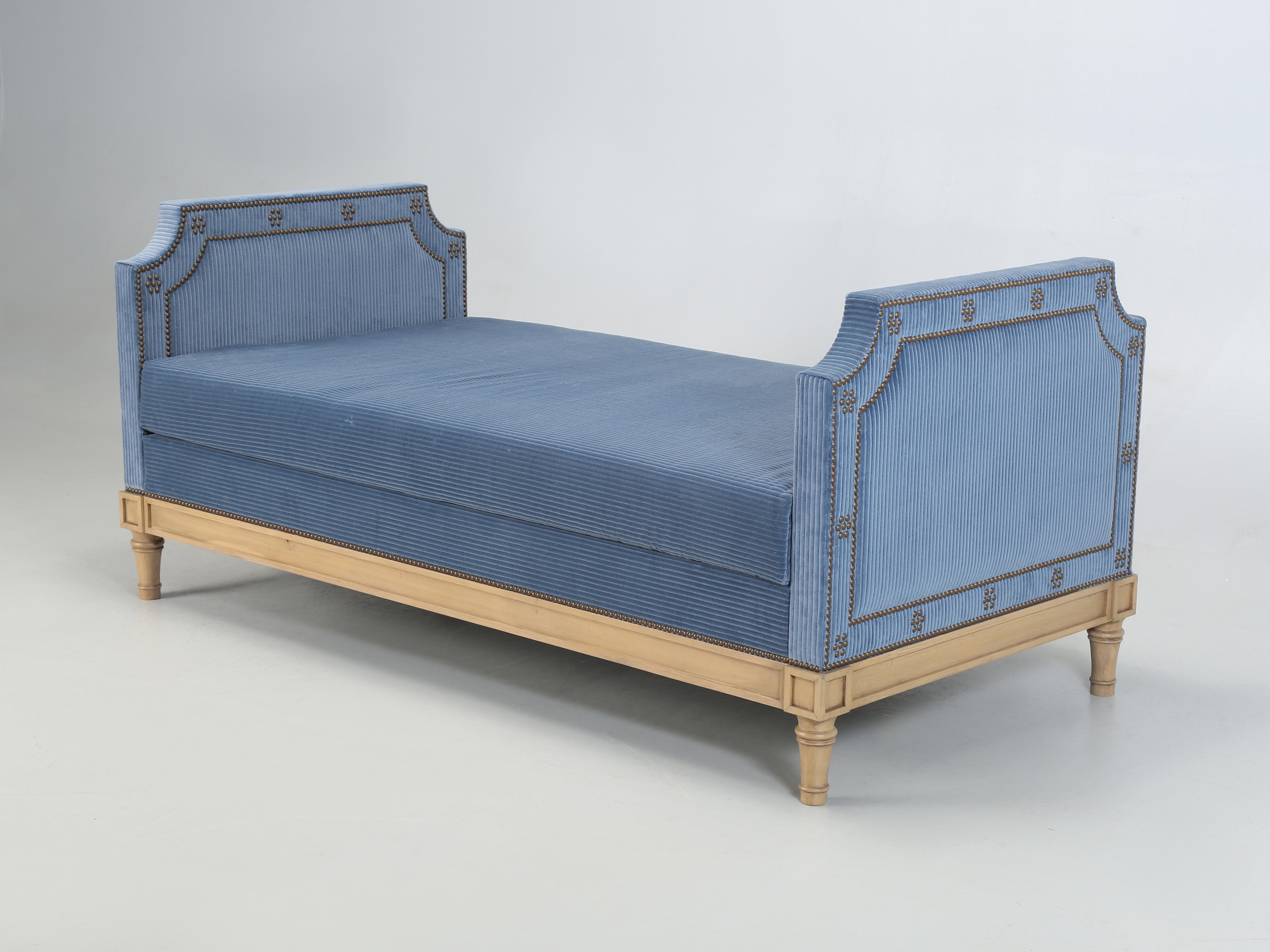 Mid-Century moderno Letto da giorno personalizzato realizzato su misura a Chicago Legni, finiture e dimensioni opzionali in vendita