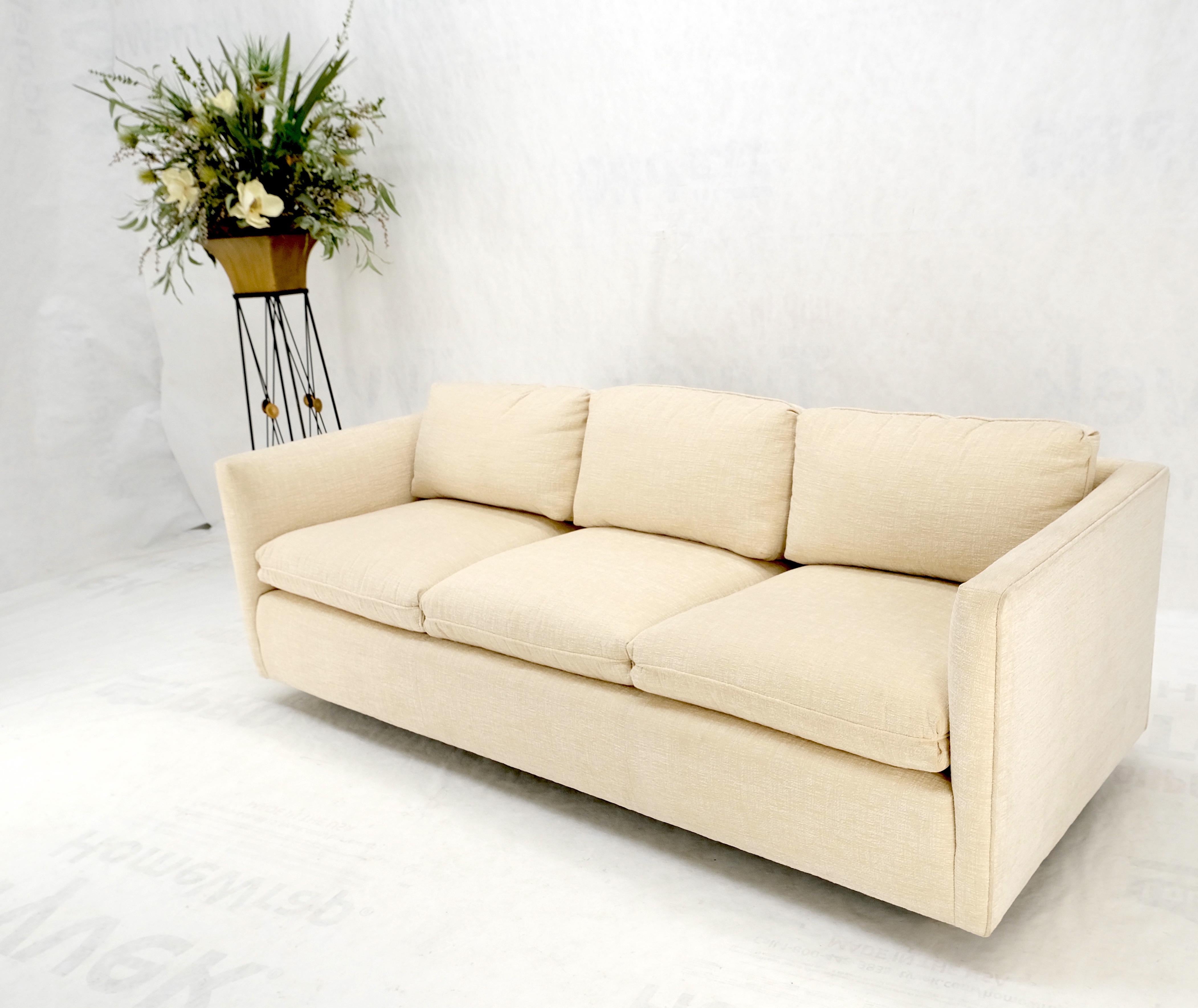Mid-Century Modern Sofa en forme de boîte en tissu beige mi-siècle moderne, design personnalisé MINT ! en vente