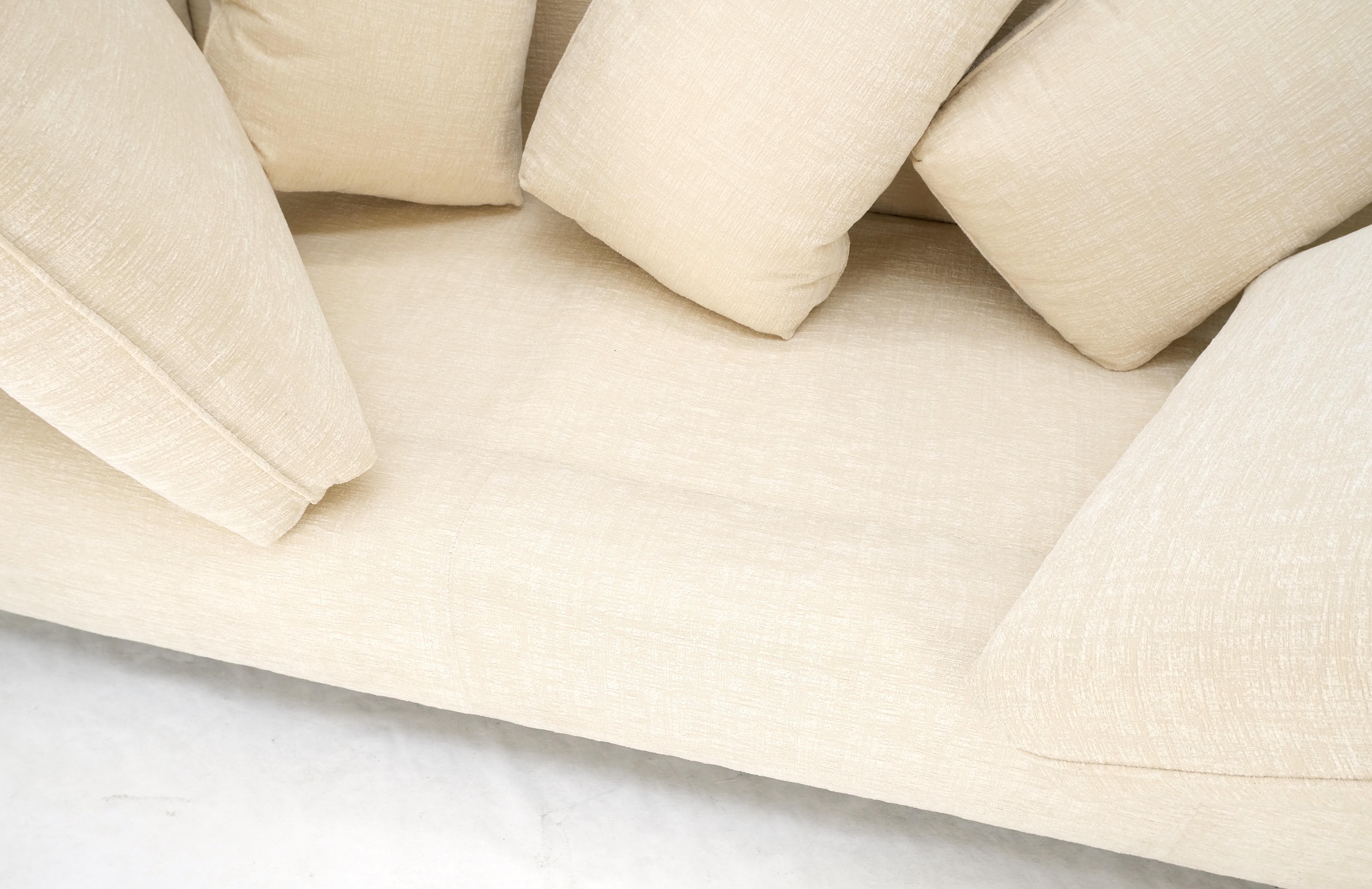 Tissu d'ameublement Sofa en forme de boîte en tissu beige mi-siècle moderne, design personnalisé MINT ! en vente