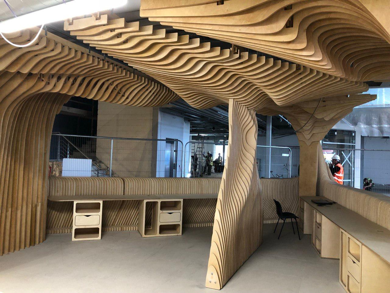 Área de recepción de diseño personalizado en madera contrachapada para oficina, museo, aeropuerto, vestíbulo de hotel Futurista en venta