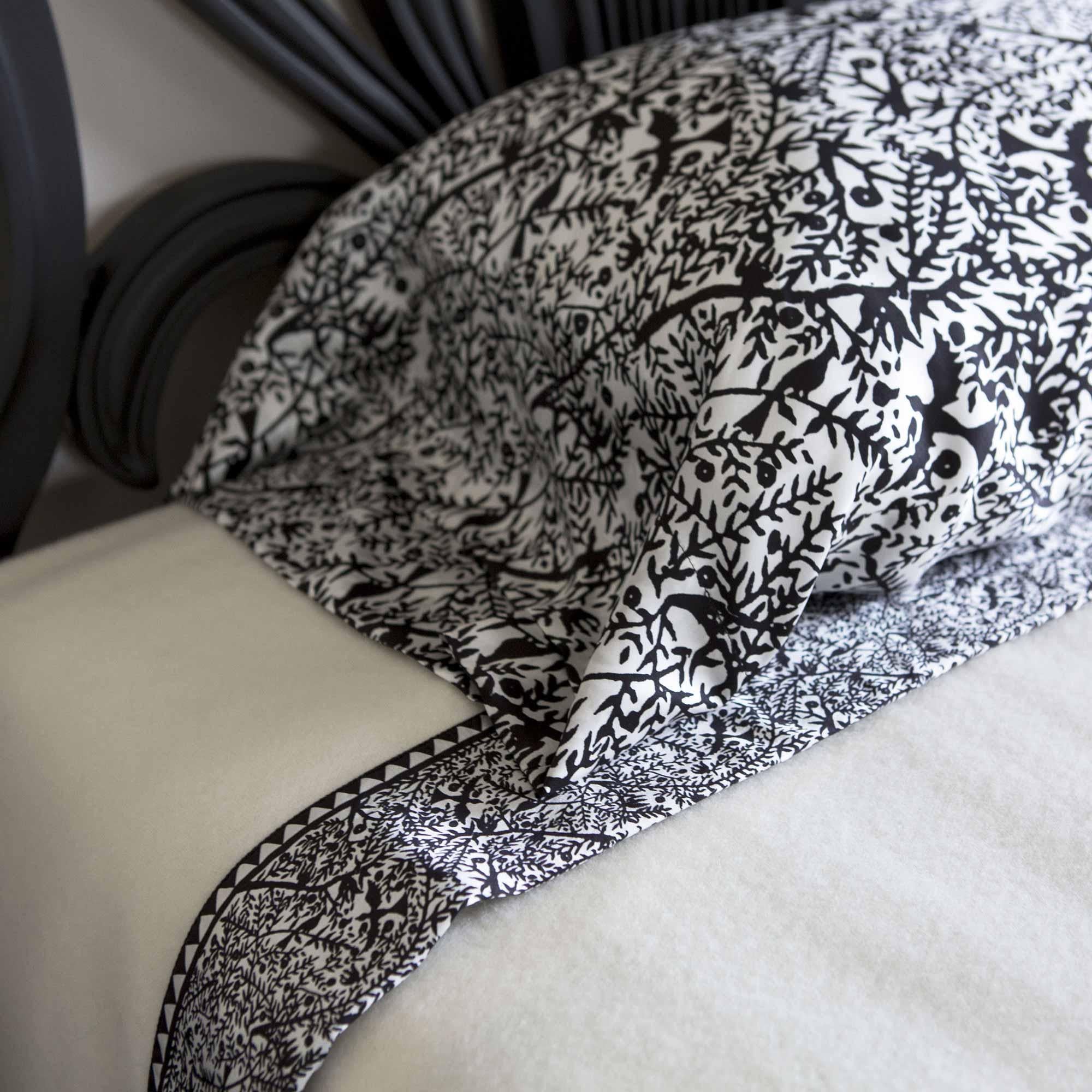 Custom Designed Luxury 100% Merino Wool Emilie King Blanket with Body Pillow For Sale 5