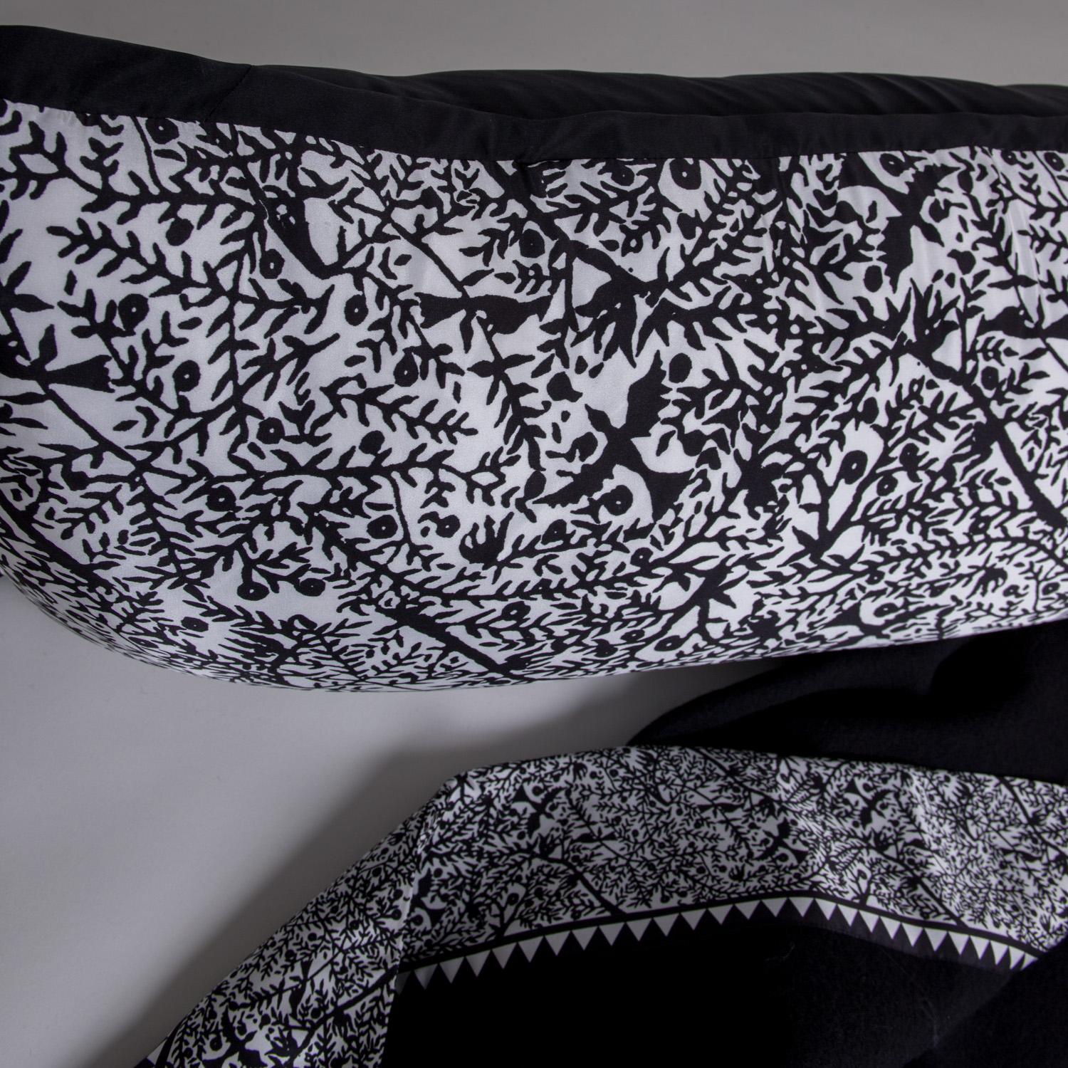 American Custom Designed Luxury 100% Merino Wool Emilie King Blanket with Body Pillow For Sale