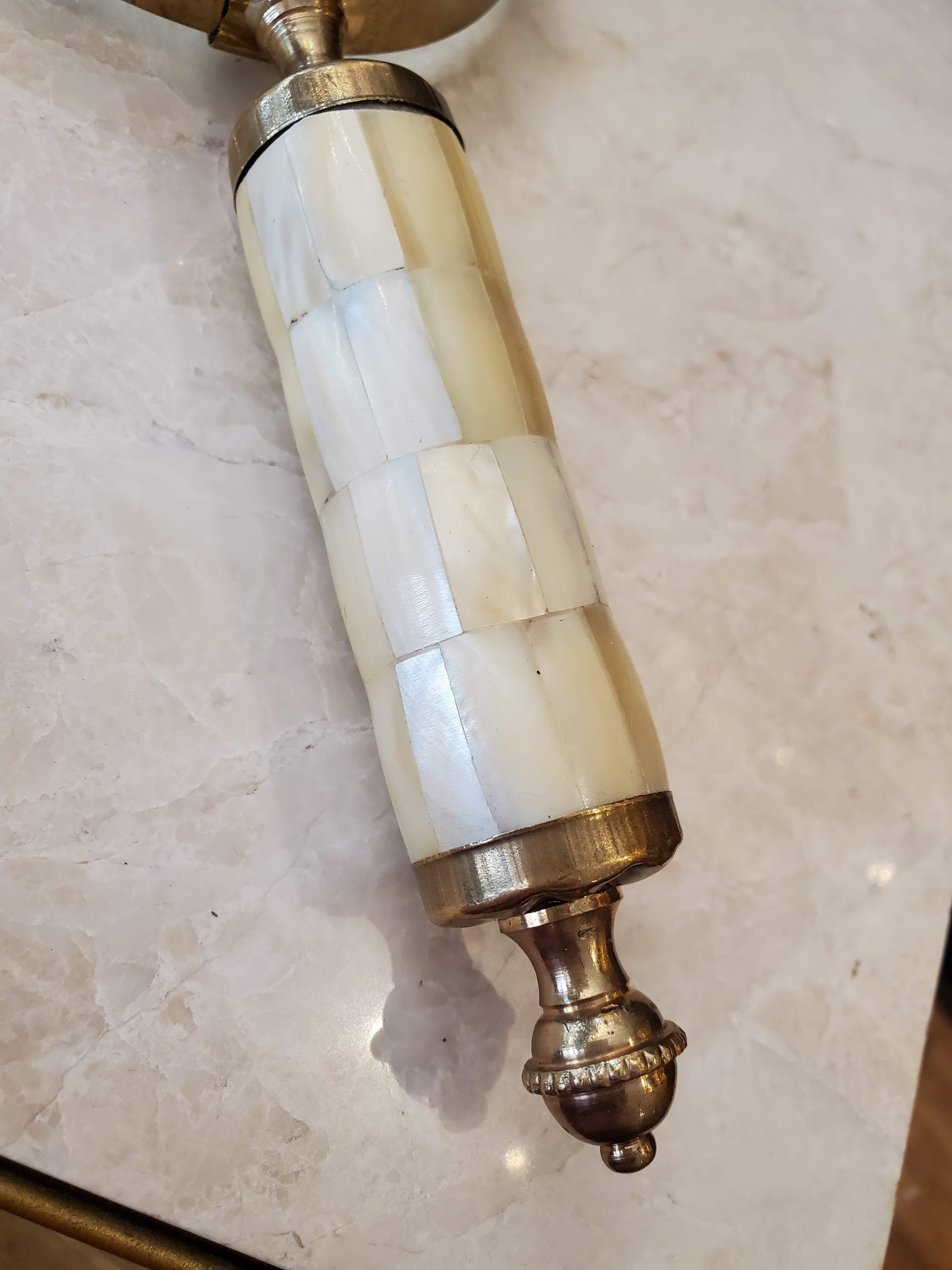 19th Century English Mother of Pearl Handle Magnifying Glass In Good Condition In Middleburg, VA