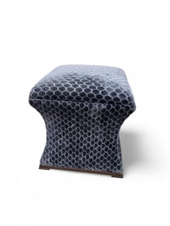 Pouf concave de designer nouvellement rembourré - Paire