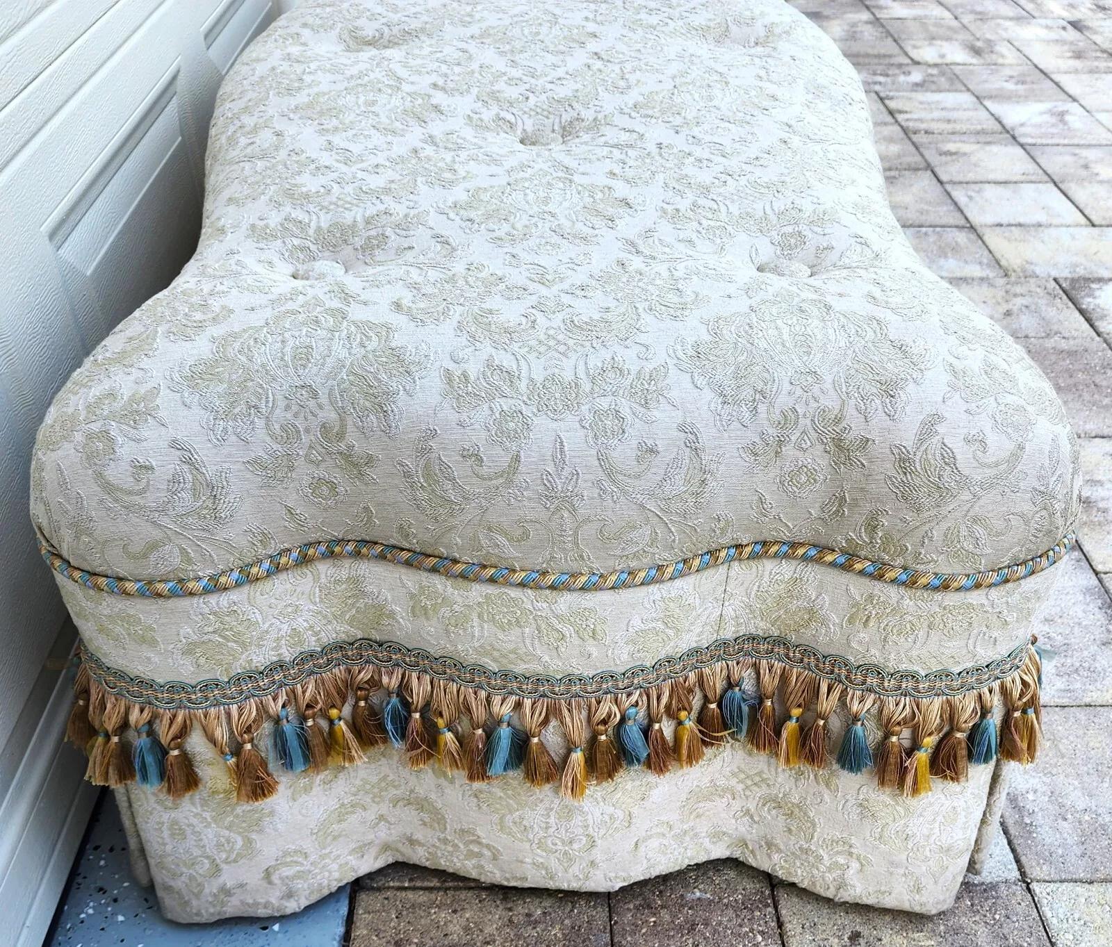 Maßgefertigter Designer-Ottoman-Couchtisch, skulpturaler Couchtisch im Angebot 5