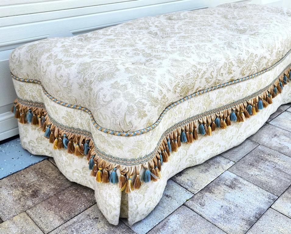 Maßgefertigter Designer-Ottoman-Couchtisch, skulpturaler Couchtisch (Französische Provence) im Angebot