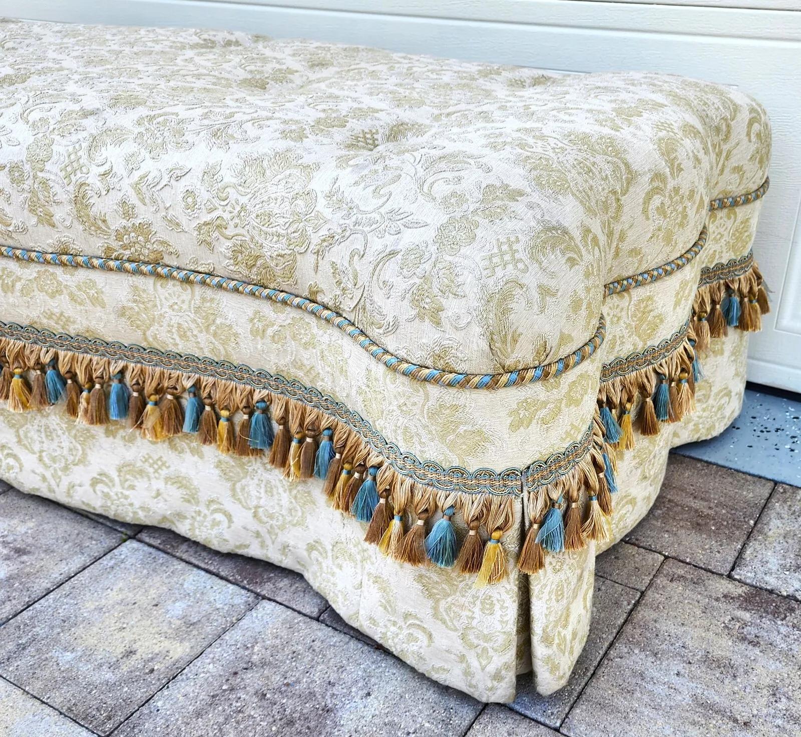 Maßgefertigter Designer-Ottoman-Couchtisch, skulpturaler Couchtisch im Angebot 1