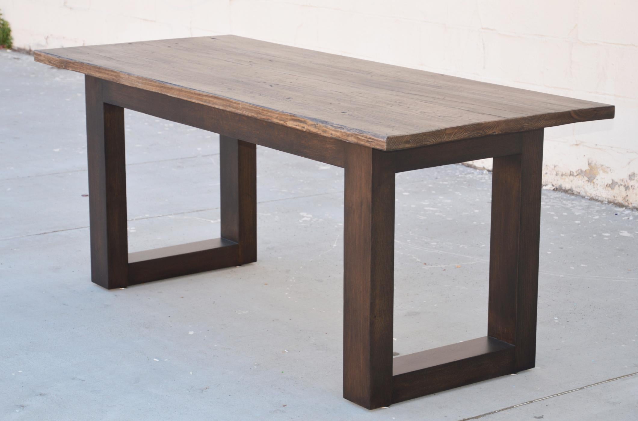 Escritorio moderno de pino recuperado, hecho a medida por Petersen Antiques Madera recuperada en venta